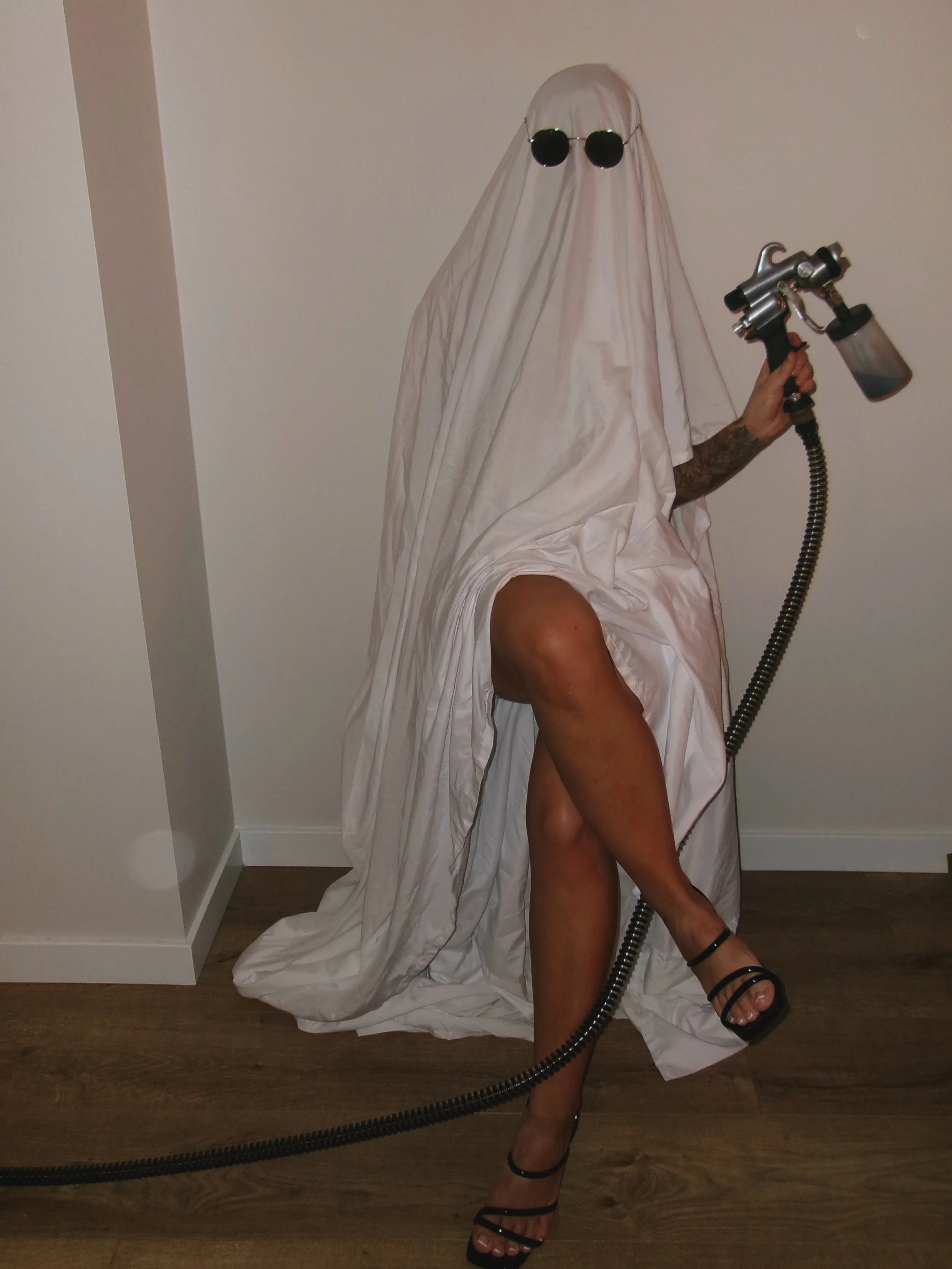 Let&rsquo;s glow ghouuuuls 👻✨🎃 don&rsquo;t forget to book your tan for your Halloween events! Lots of space left for October 👀👻🧛🕸️

Tan @nudaprofessional dark chocolate 🍫