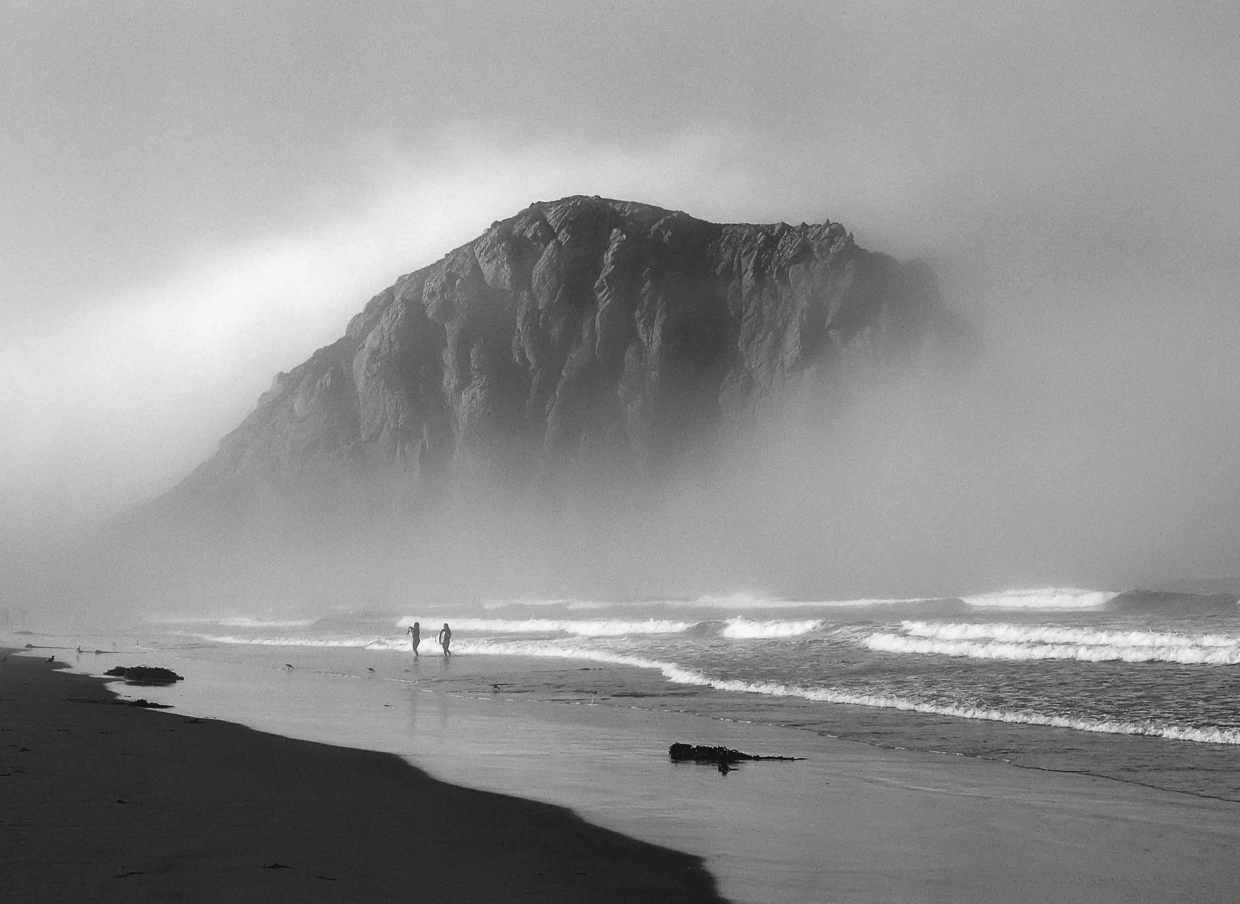 Black and white photo of a beach and Morro Rock