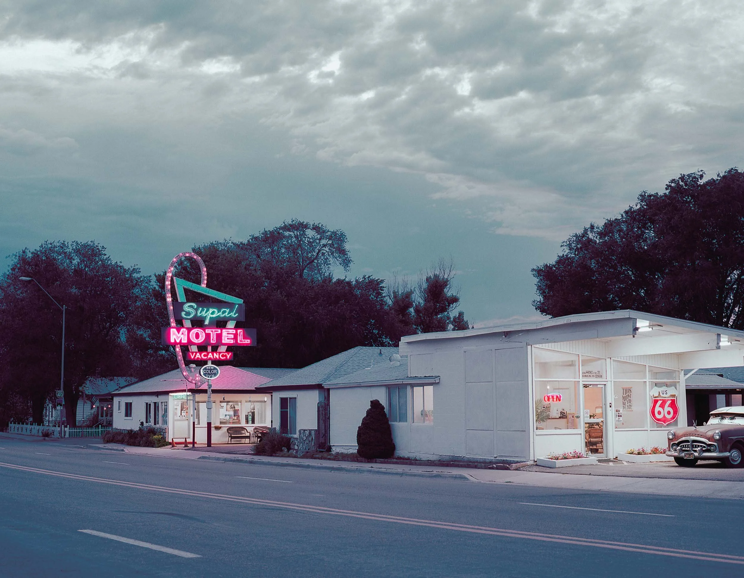 Supai Motel in Seligman Arizona at night
