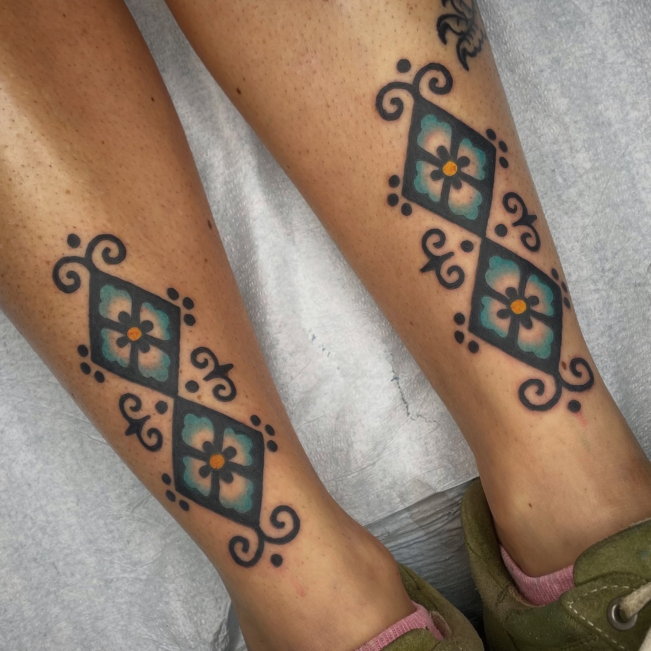 Had soo much fun making these, thanks again Emma!! 🔹🔷🔹 #ornamentaltattoo #stpete #stpetetattoos #stpetetattooartist