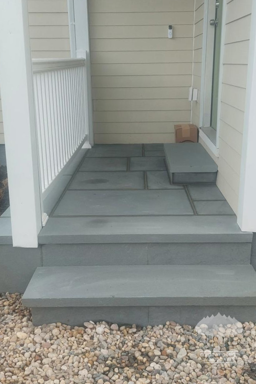 bluestone-entry-steps-gravel-border.png