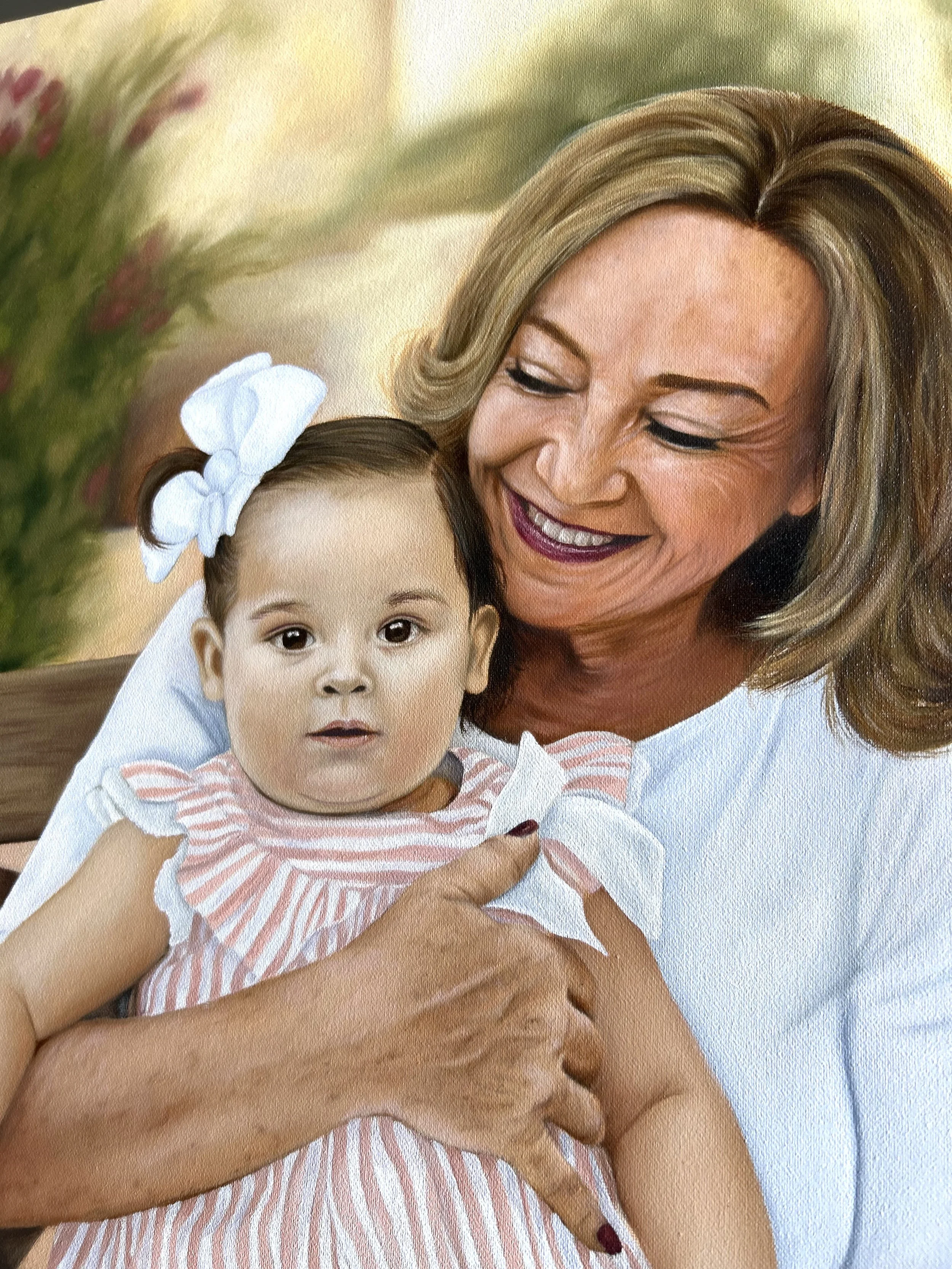 Detalle de retrato personalizado al óleo de abuela con su nieta por Elmi Lopezmalo Art