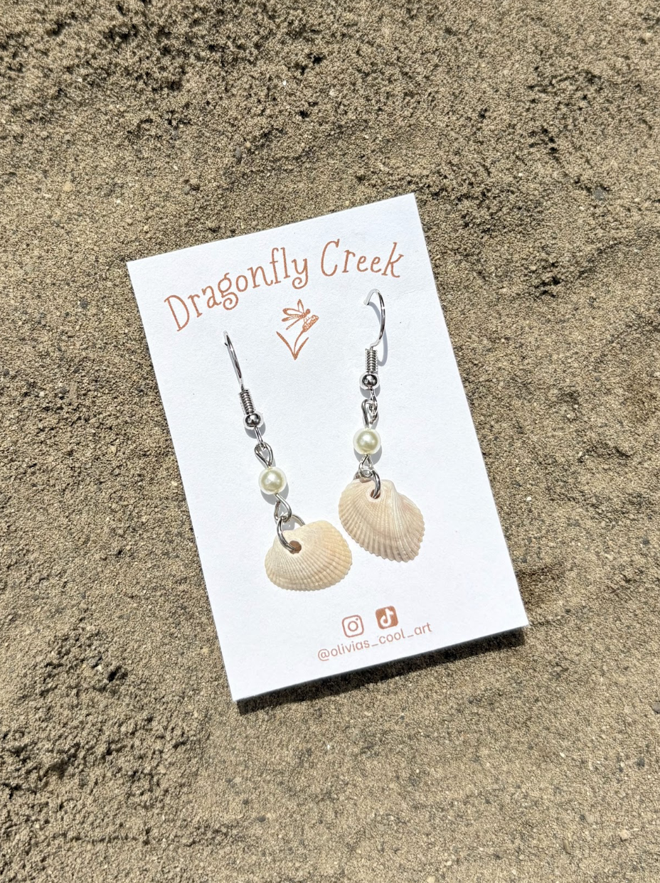 SMALL WHITE SCALLOP SHELL EARRINGS