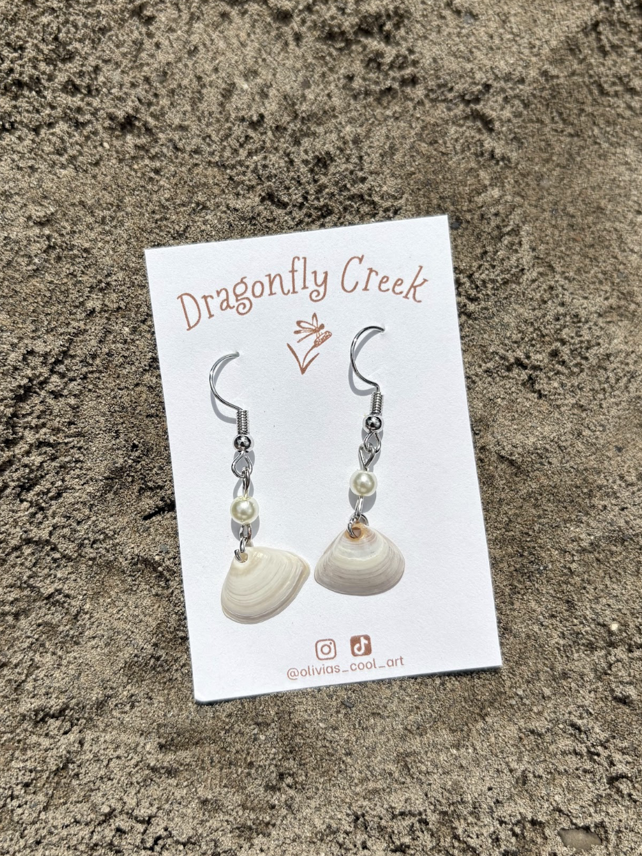 WHITE STRIPED CLAM SHELL EARRINGS