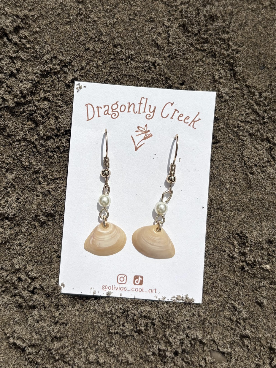 CREAM STRIPED CLAM SHELL EARRINGS
