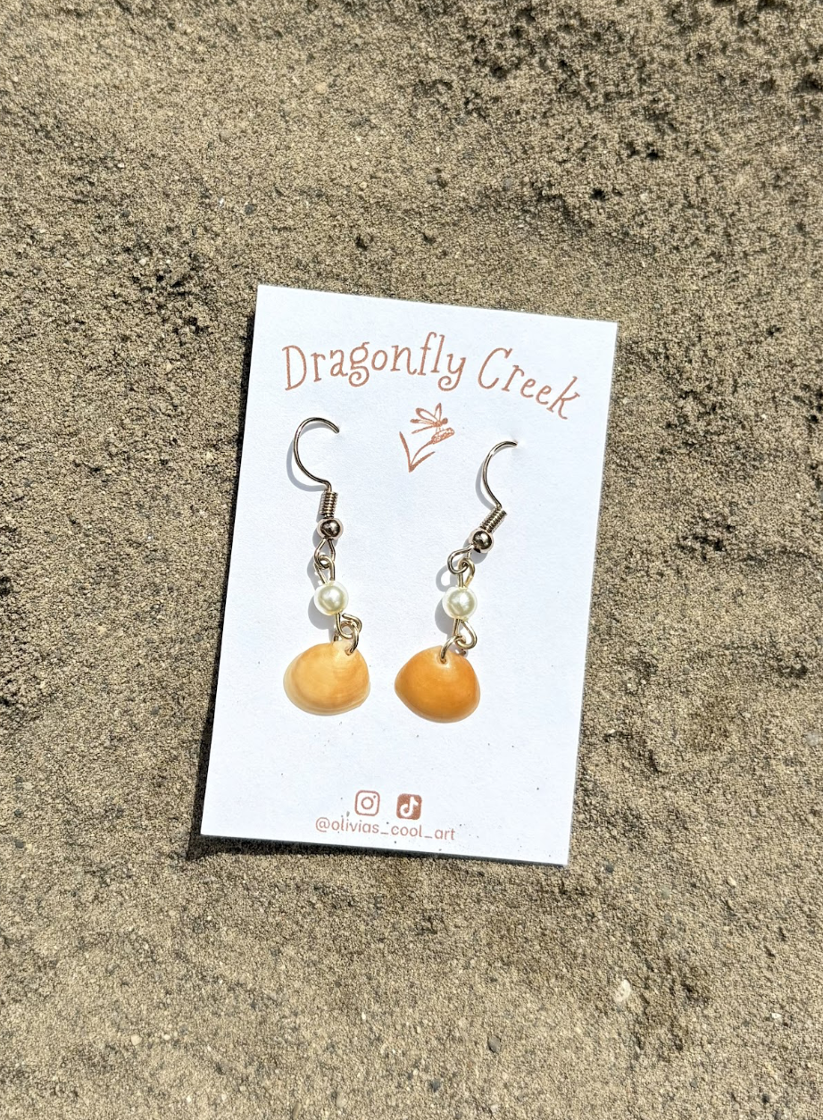ROUND GOLDEN CLAM SHELL EARRINGS