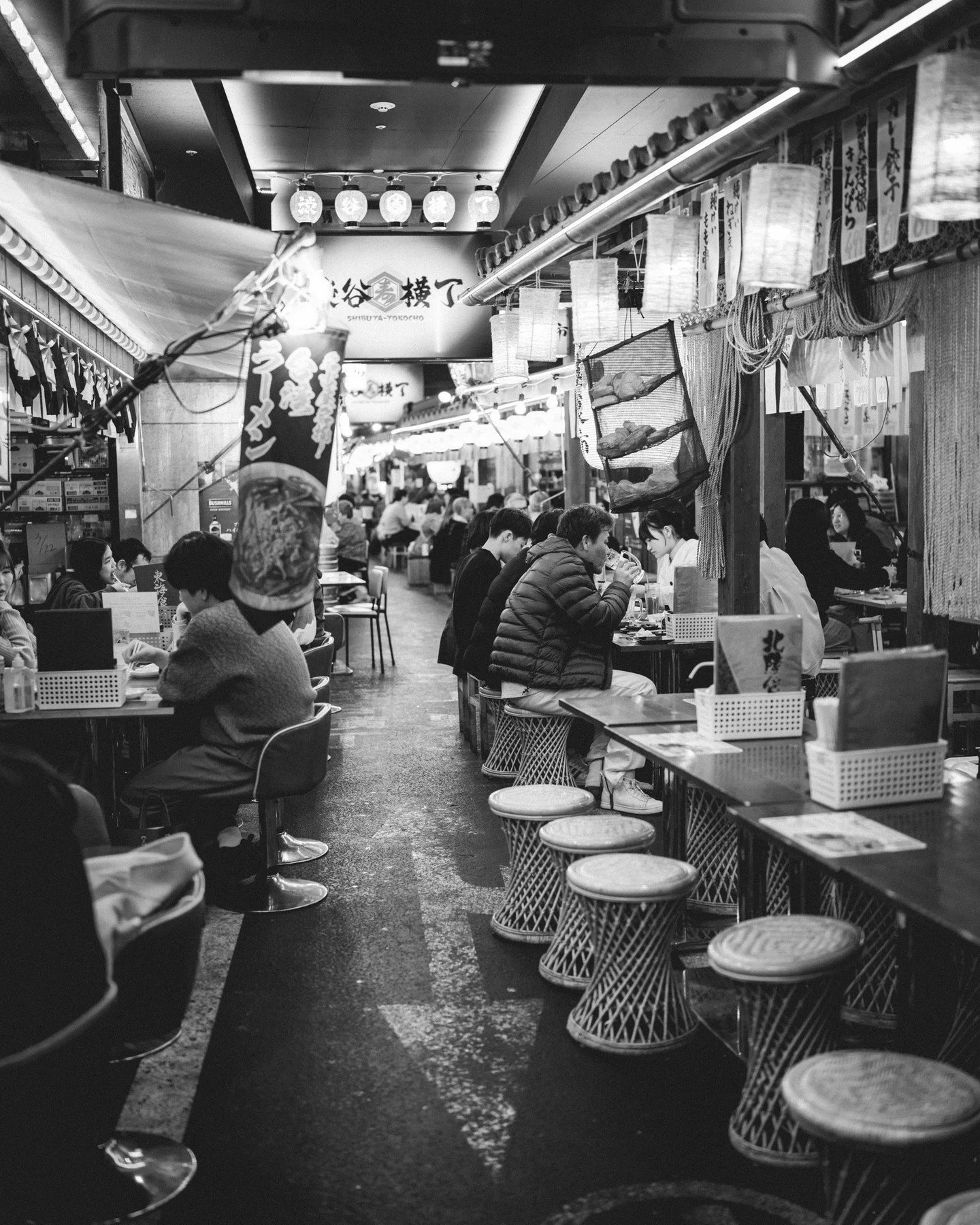 Late-night vibes at this Tokyo Izakaya 🍺🍜 
#blackandwhitephotography