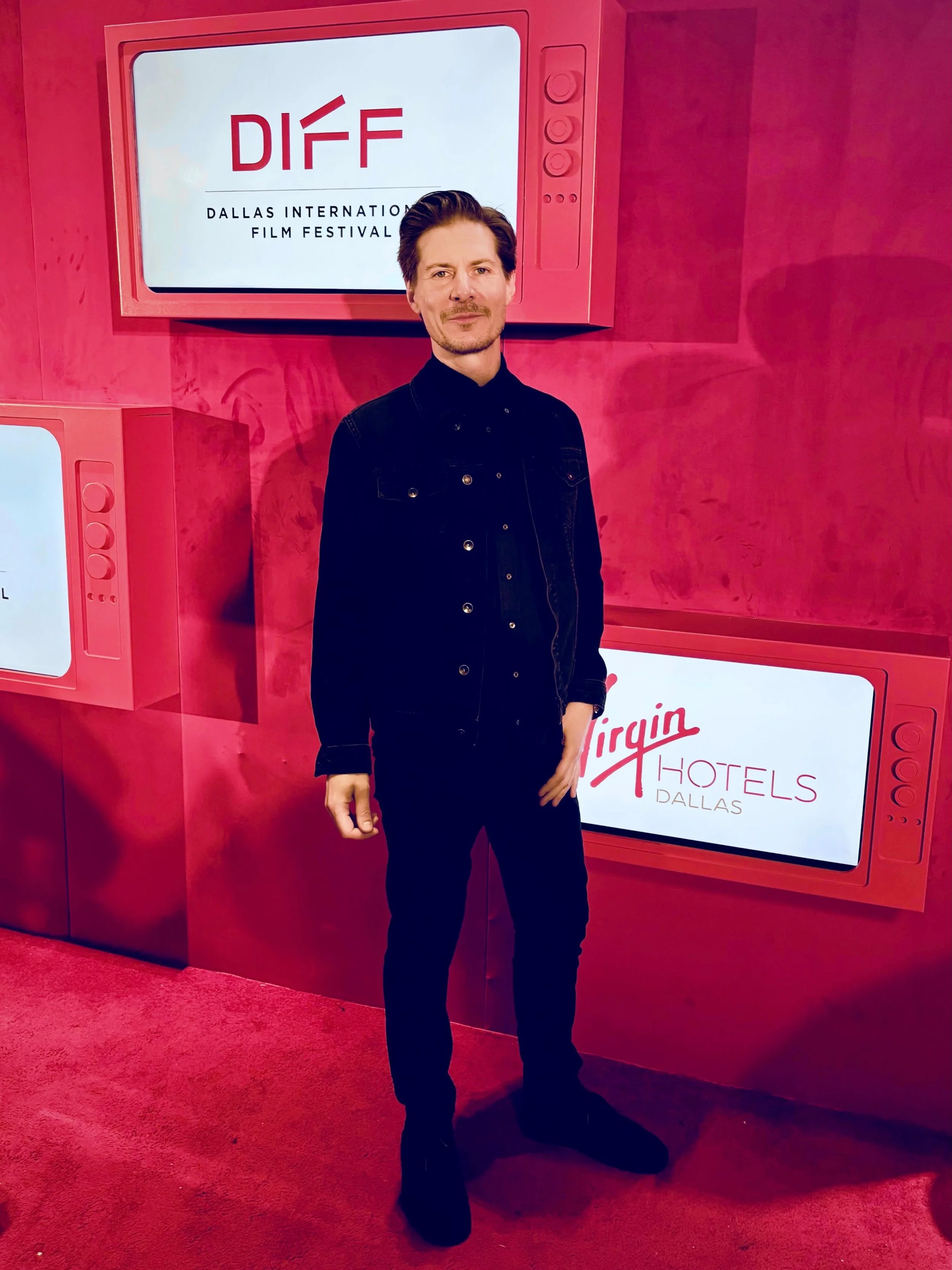 Had a fantastic 24 hours in Dallas at the Dallas International Film Festival!

Hottest red carpet in town&hellip; literally 🌞

Amazing to see Keep Quiet on the big screen with an audience.
Really grateful to be part of this incredible film! 

#DIFF 