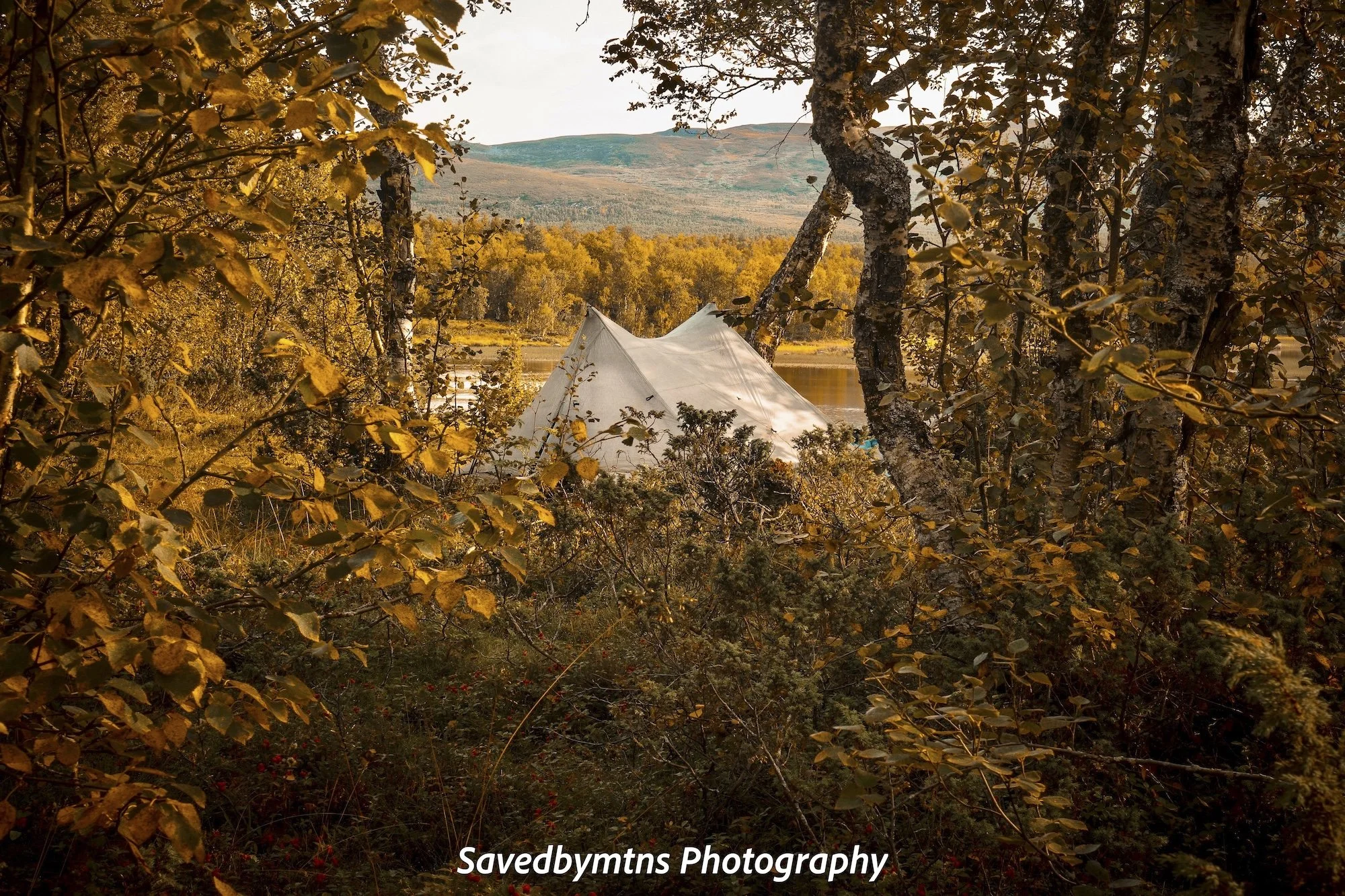 LAKE CAMP, SWEDEN