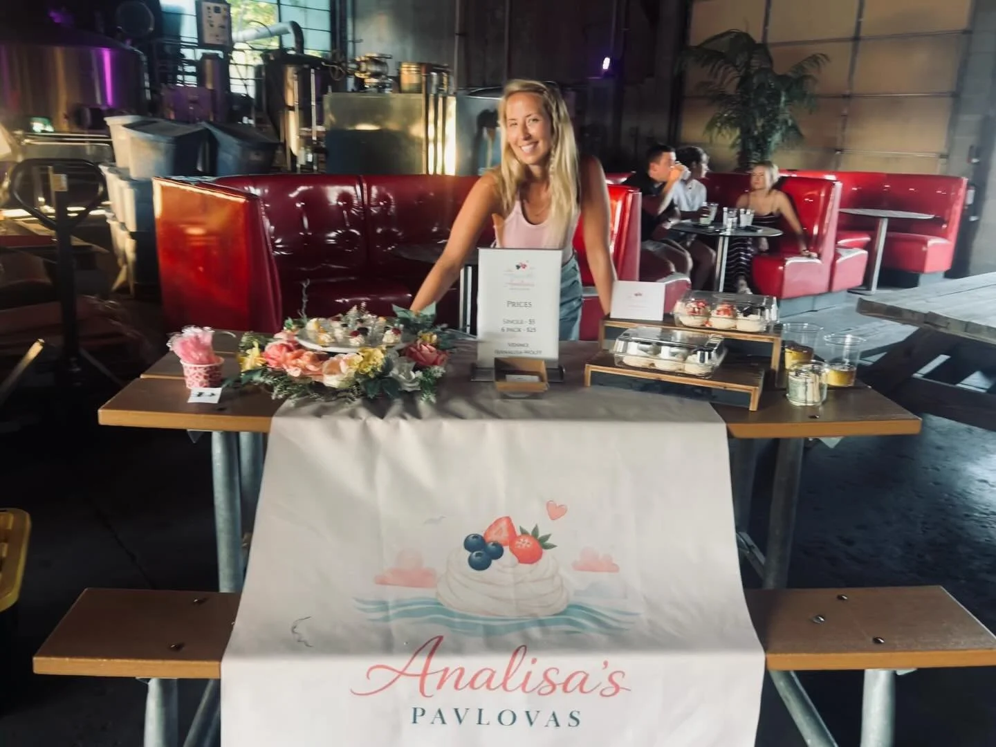 Analisa&rsquo;s Pavlovas did our first market and it was so much fun! Thank you to everyone who came out to LOFI last night and especially to those that bought some pavlovas!! 😋 We can&rsquo;t wait for more events like these! 💞🍓🫐☁️ #charlestonpav