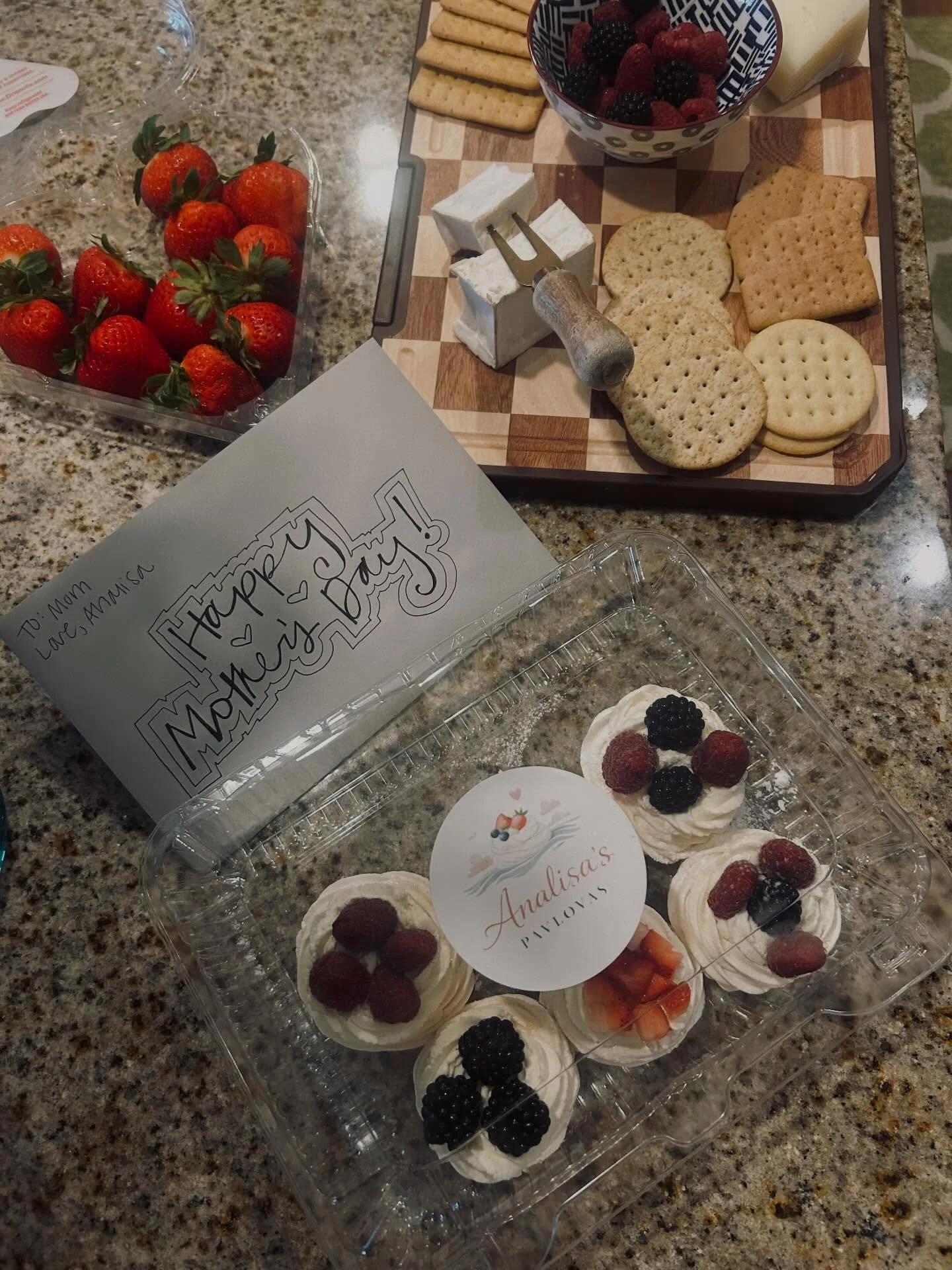Mother&rsquo;s Day Pavlovas! The sweetest little gifts 💝☁️