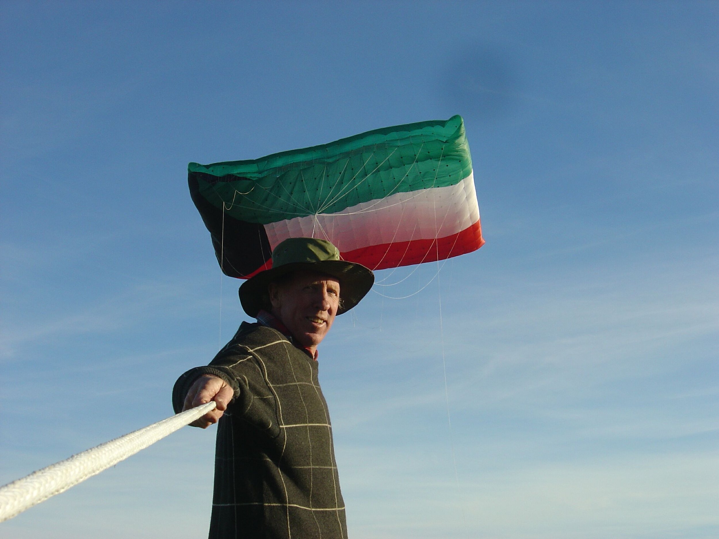 Peter Lynn: Kite Designer Extraordinaire OR self proclaimed “Master of Disaster”