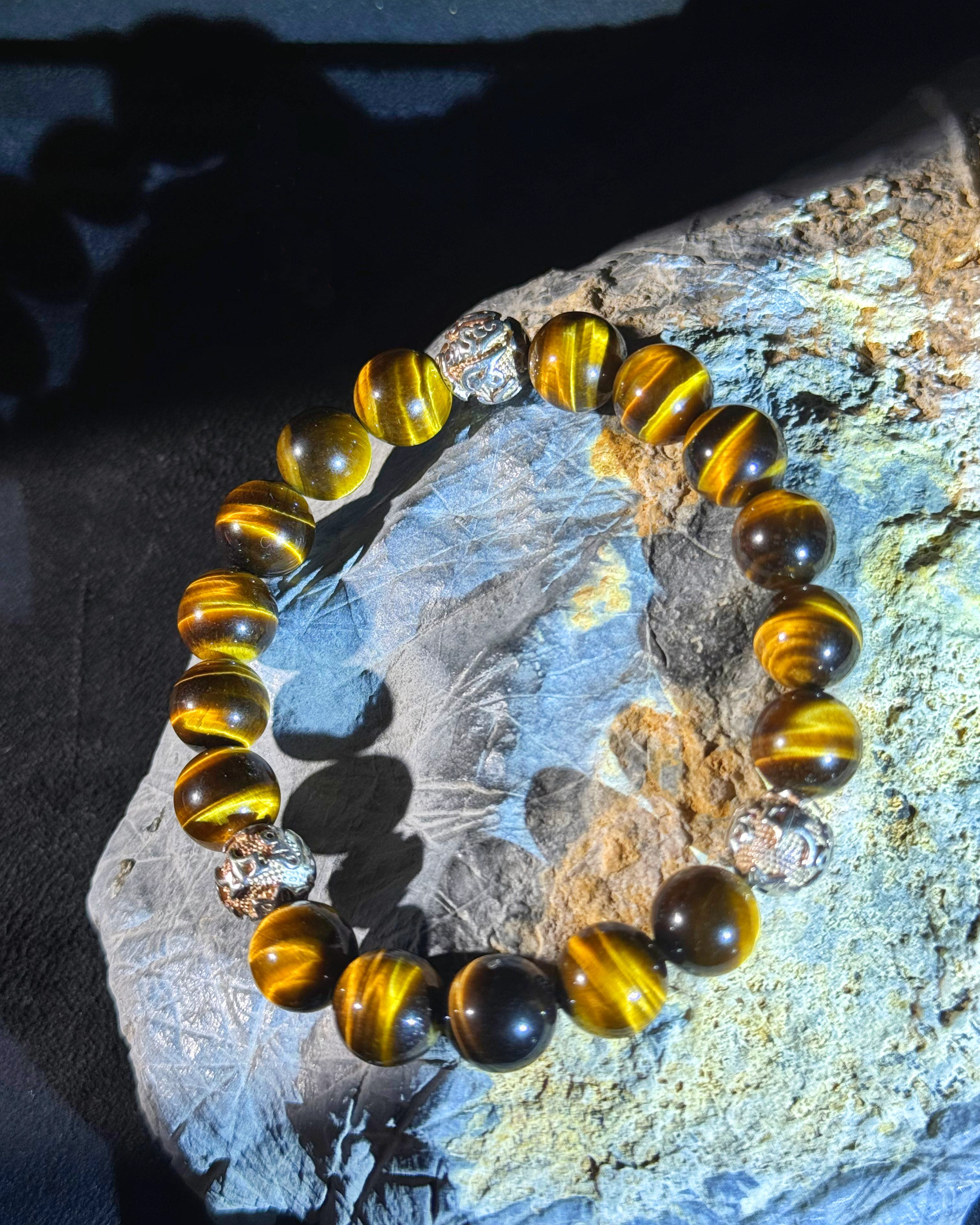 tiger+eye+silver+bead+bracelt+on+rock.png