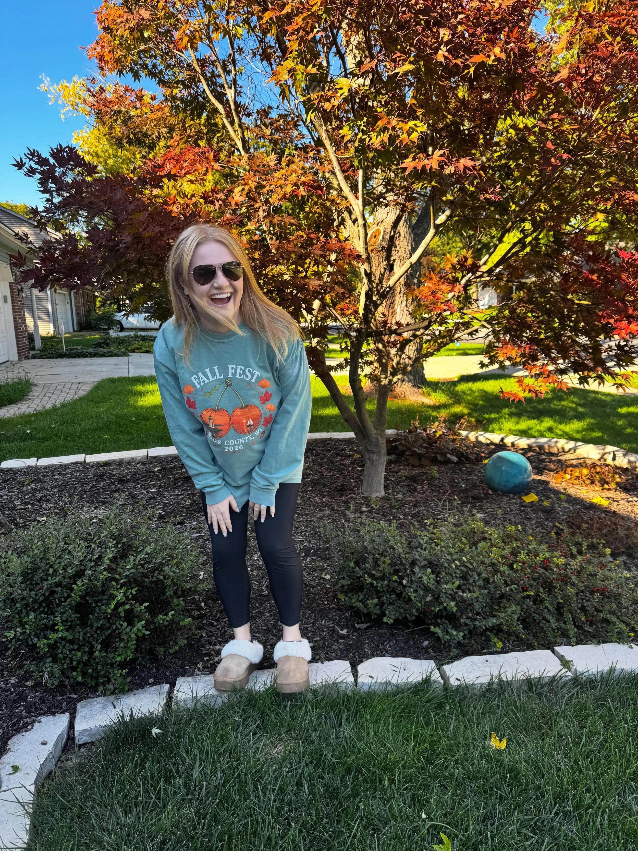 When you realize Fall Fest is almost here 🍁 
I&rsquo;ve got my long sleeve, the fall colors are showing off, and I&rsquo;m officially ready for one of the BEST weekends in Door County! 🤎🧡
#doorcountywi #doorcountywisconsin #sisterbaywisconsin #ell