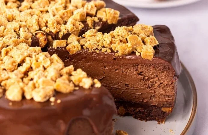 Creamy Chocolate Fudge Cheesecake