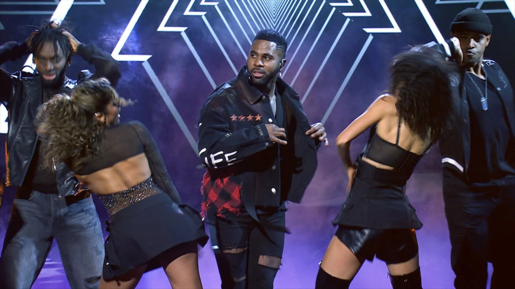 jason-derulo-live-performance-dancers.jpg