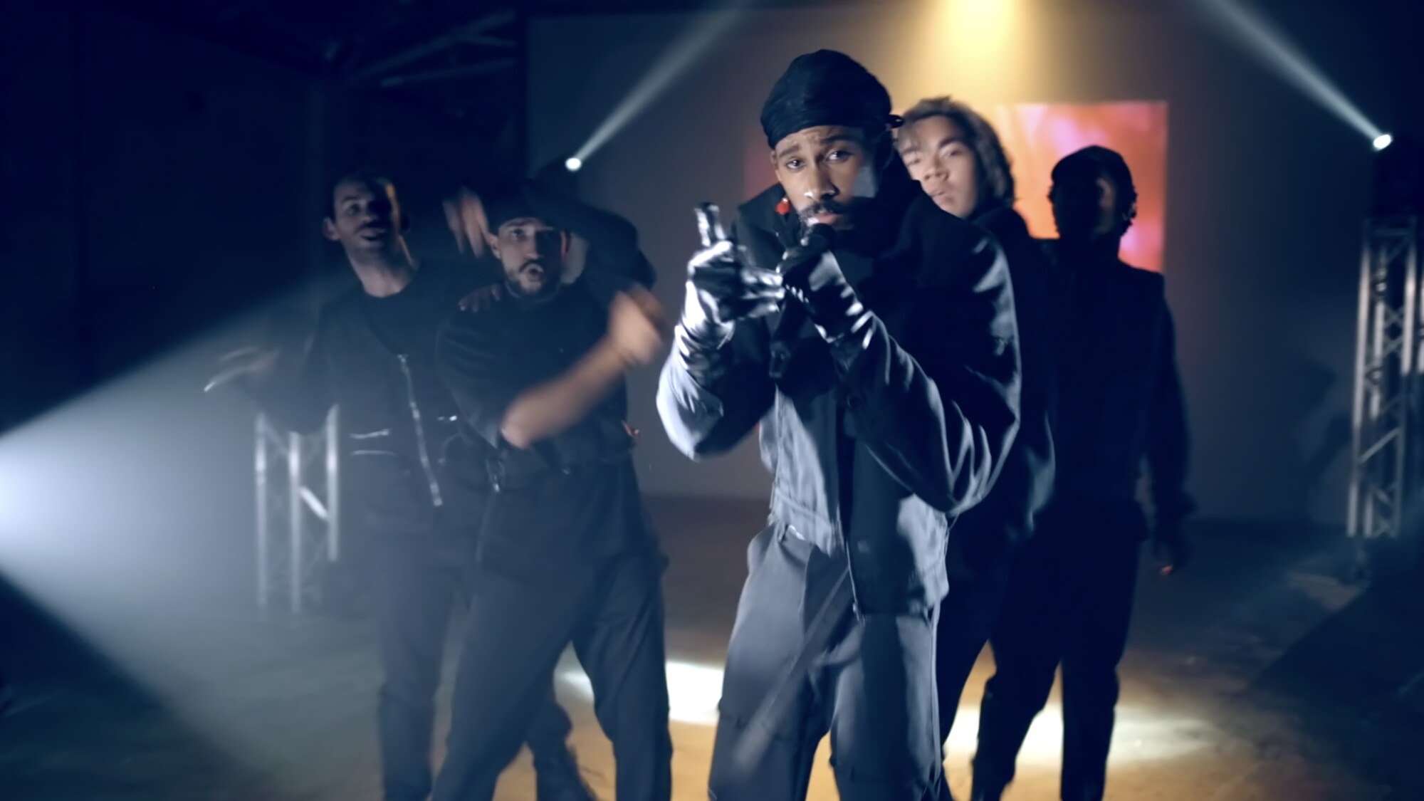 rapper-stage-dancers-spotlight.jpg