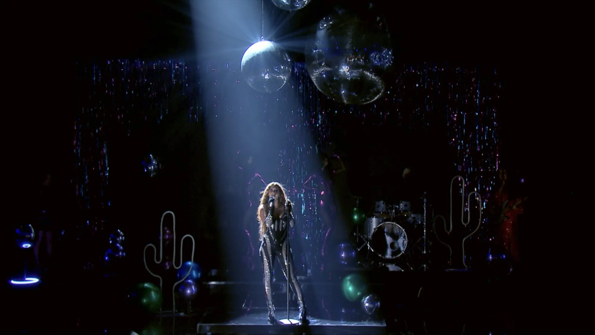 the-voice-australia-disco-room-disco-ball-solo.jpg