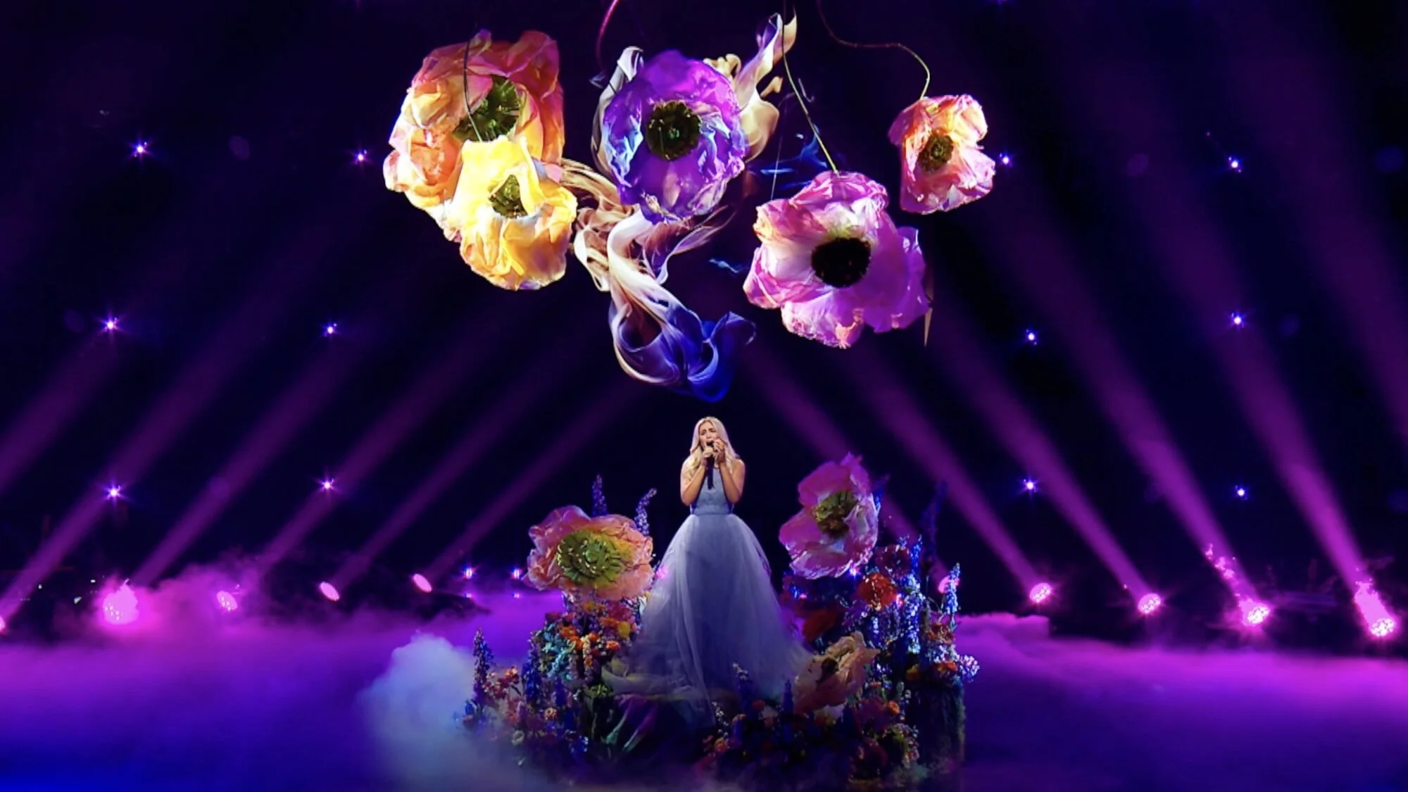 the-voice-australia-flowers-giant-flower-led.jpg