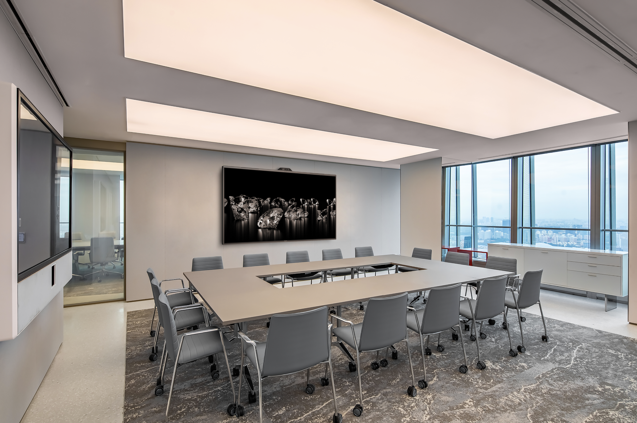 Maxhub transcend touchscreen display in a meeting room