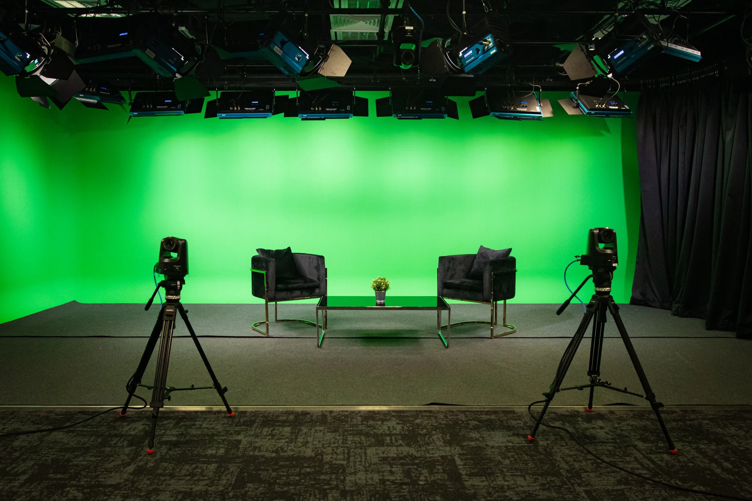 broadcast-live-streaming-studio