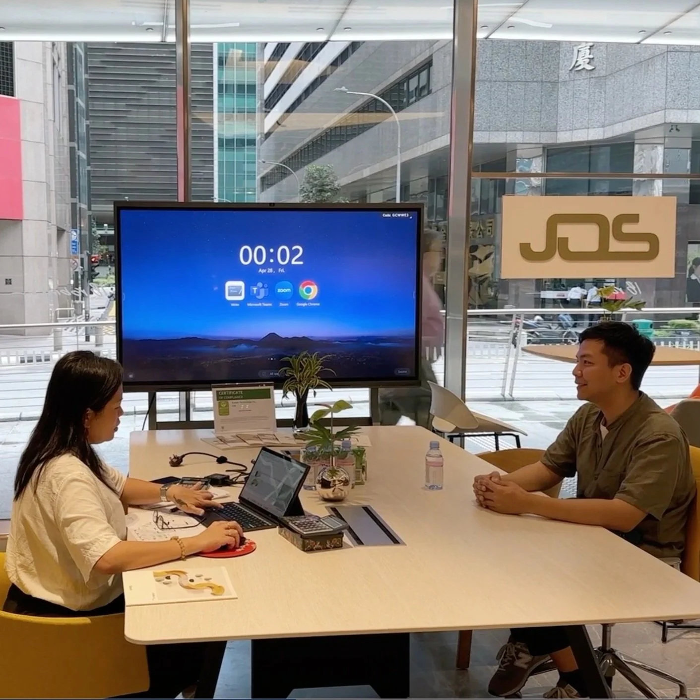 Maxhub Video Production Touchscreen for Meeting Room