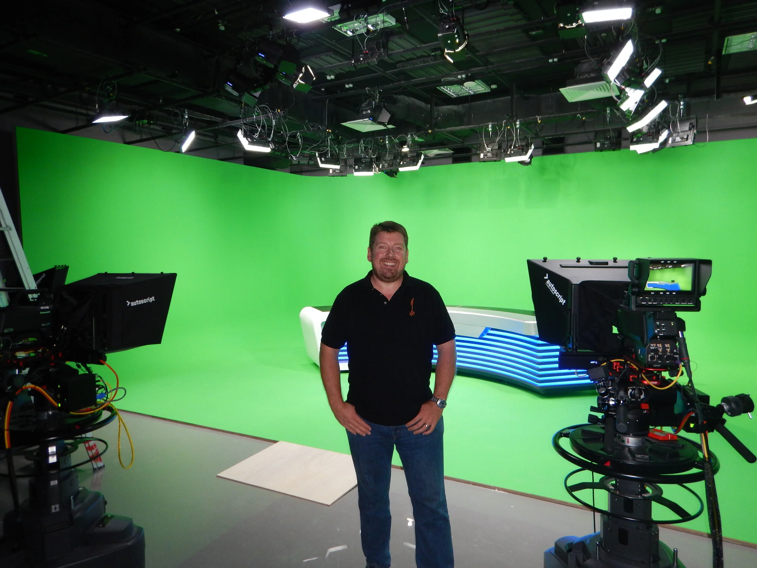 VIRTUAL CHROMAKEY GREEN SCREEN STUDIOS