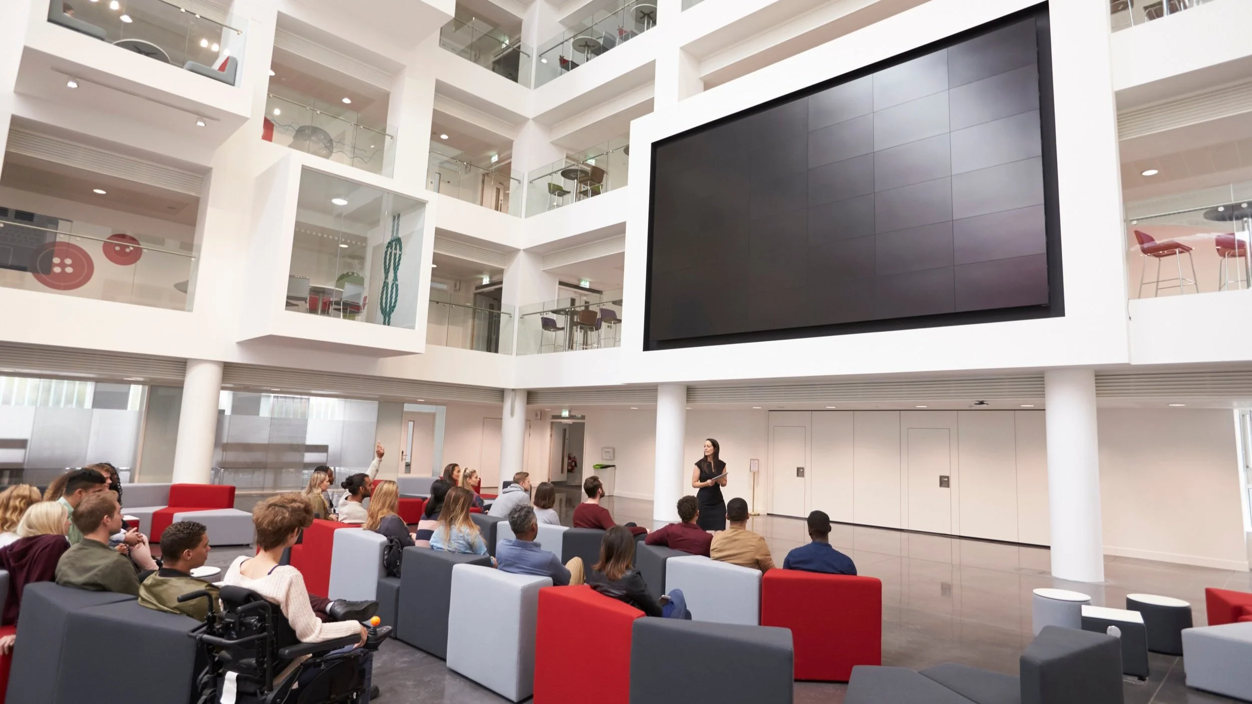 campus+LEd+wall+AdobeStock_119098141.jpg