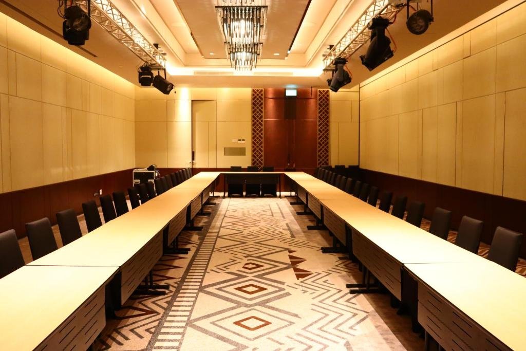 Palm Springs Hotel meeting room audio.jpg