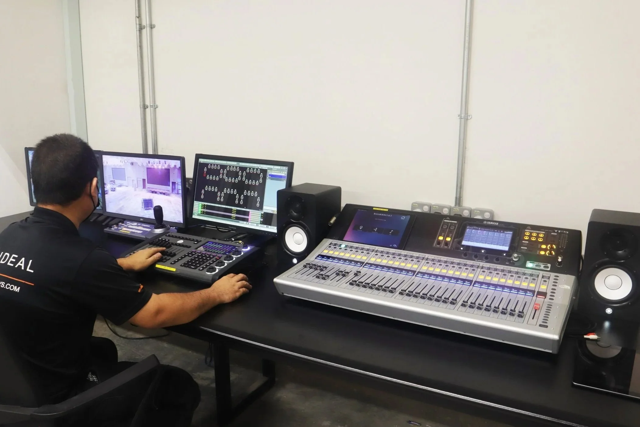 AV+control+Hilton+.jpg