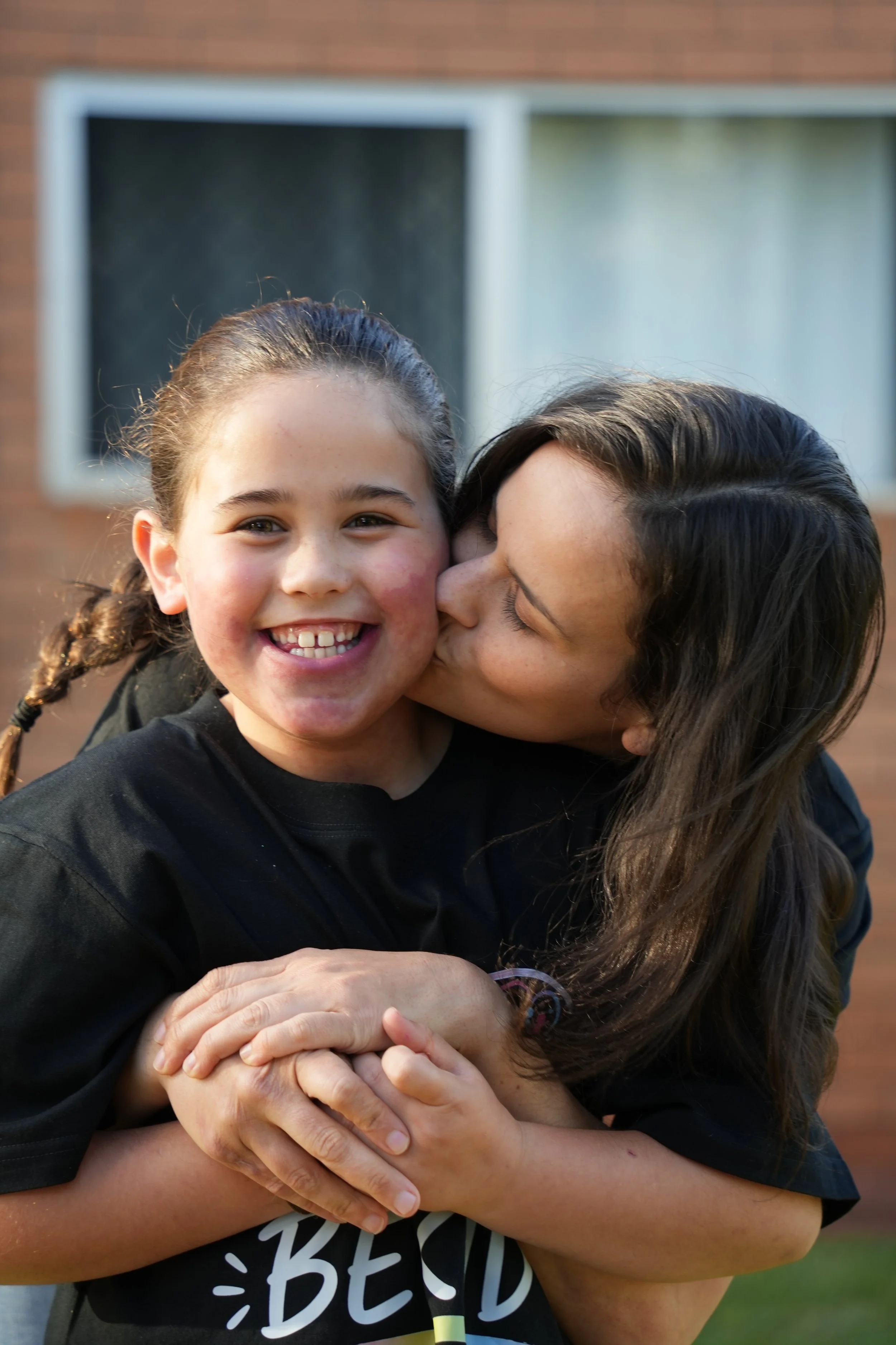 Brooke kissing her daughter Ella on the cheek