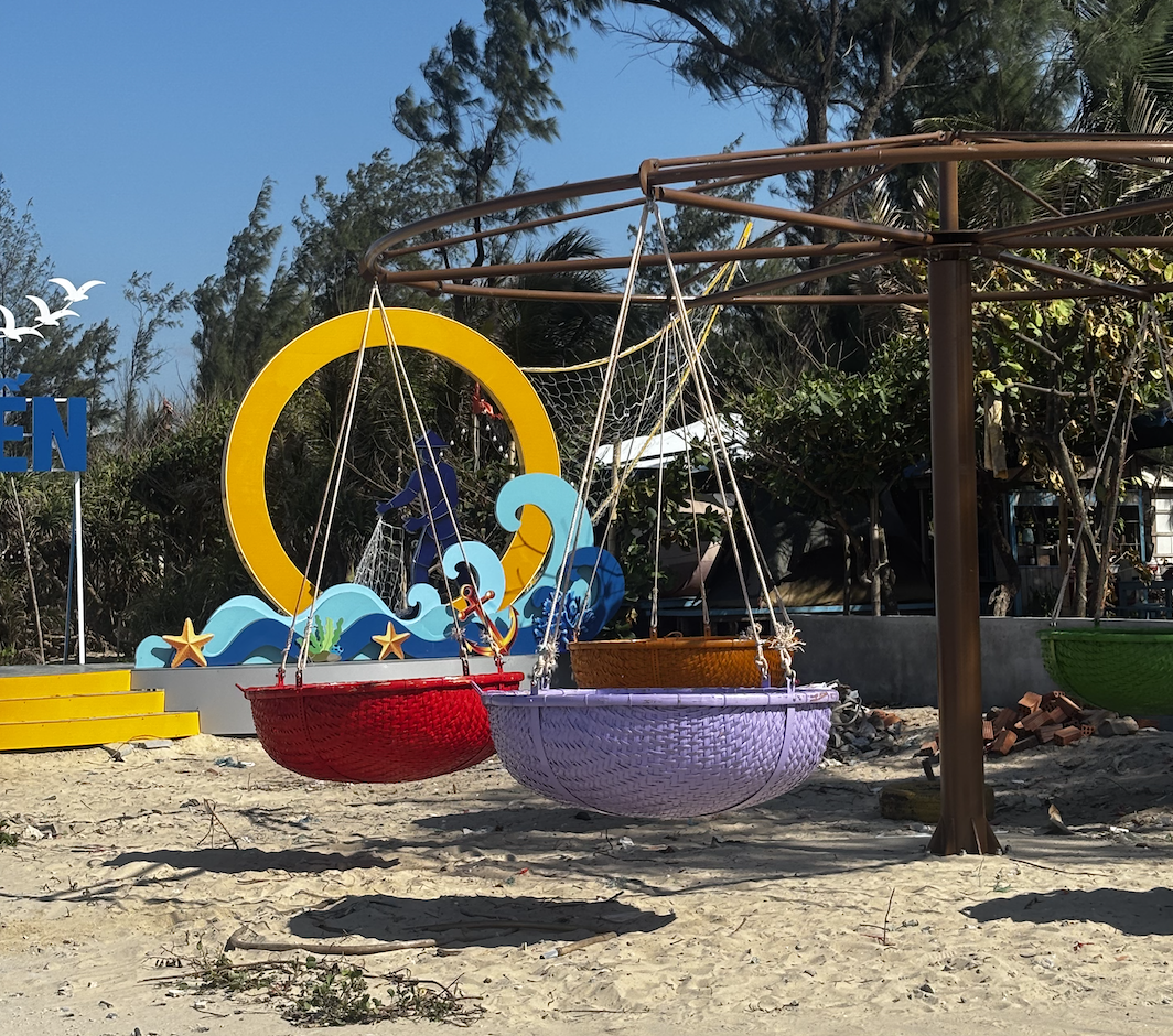 Tam Ky Playground - BasketBoats Carousel - Discover Hoi An .png