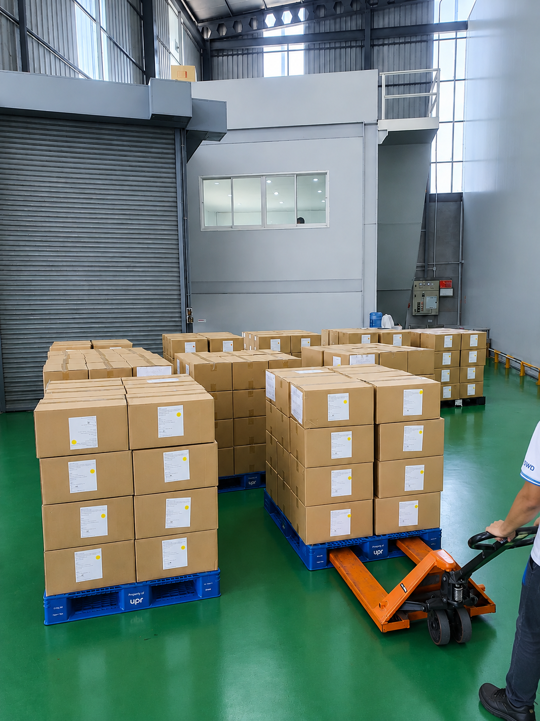 ขั้นตอนการตรวจนับ ตรวจสอบสินค้า สภาพบรรจุภัณฑ์ พร้อมเปรียบเทียบข้อมูลกับเอกสารอ้างอิง ก่อนบันทึกเข้าสู่ระบบ WMS และจัดเก็บ บริหารสต็อกมีความถูกต้อง แม่นยำ 