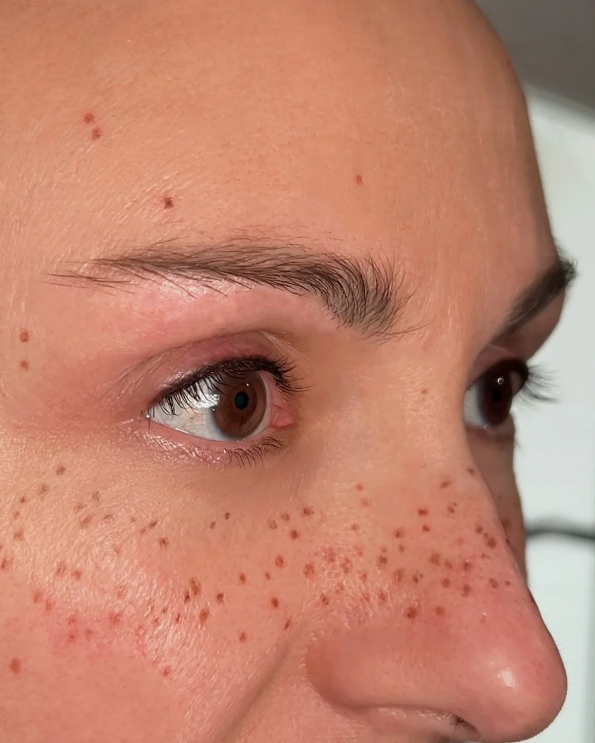 Did you know I offer permanent eyeliner? 👀

One of my favourite ways to create it is with a soft lash line enhancement. For this client, we kept the pigment tucked closely into the lash line, just slightly peeking out for the most seamless, natural 