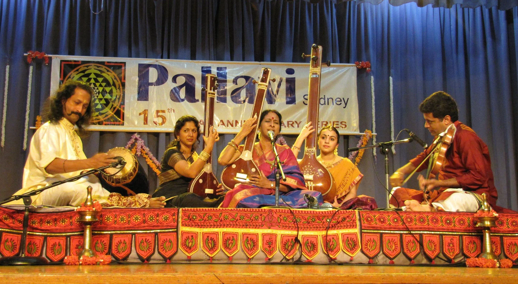 Bombay Jayashri with Vittal Ramamurthy and J. Vaidyanathan performing for Pallavi, Sydney