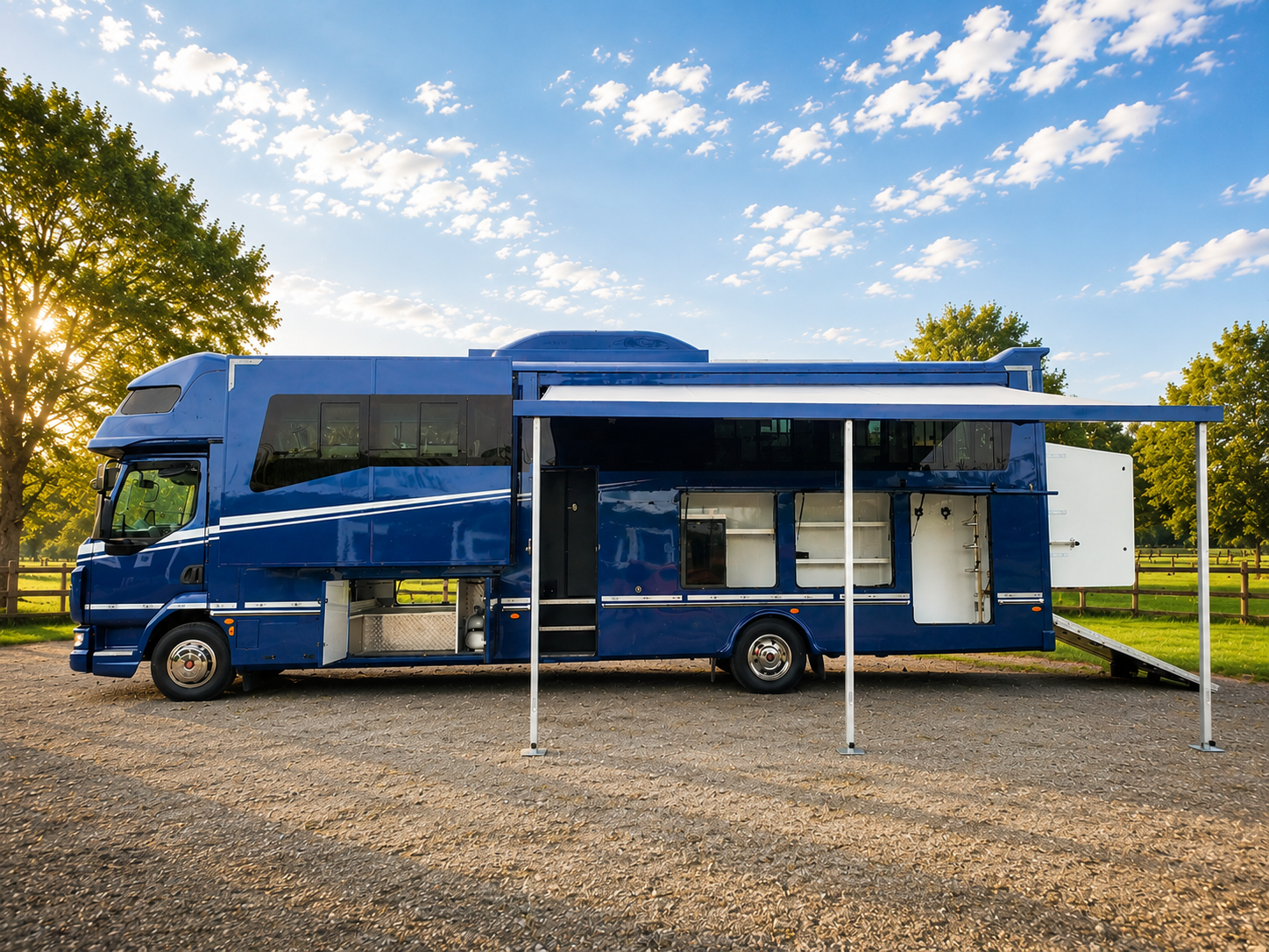 KM Horseboxes 12Tonne 4 Horse Truck with Living