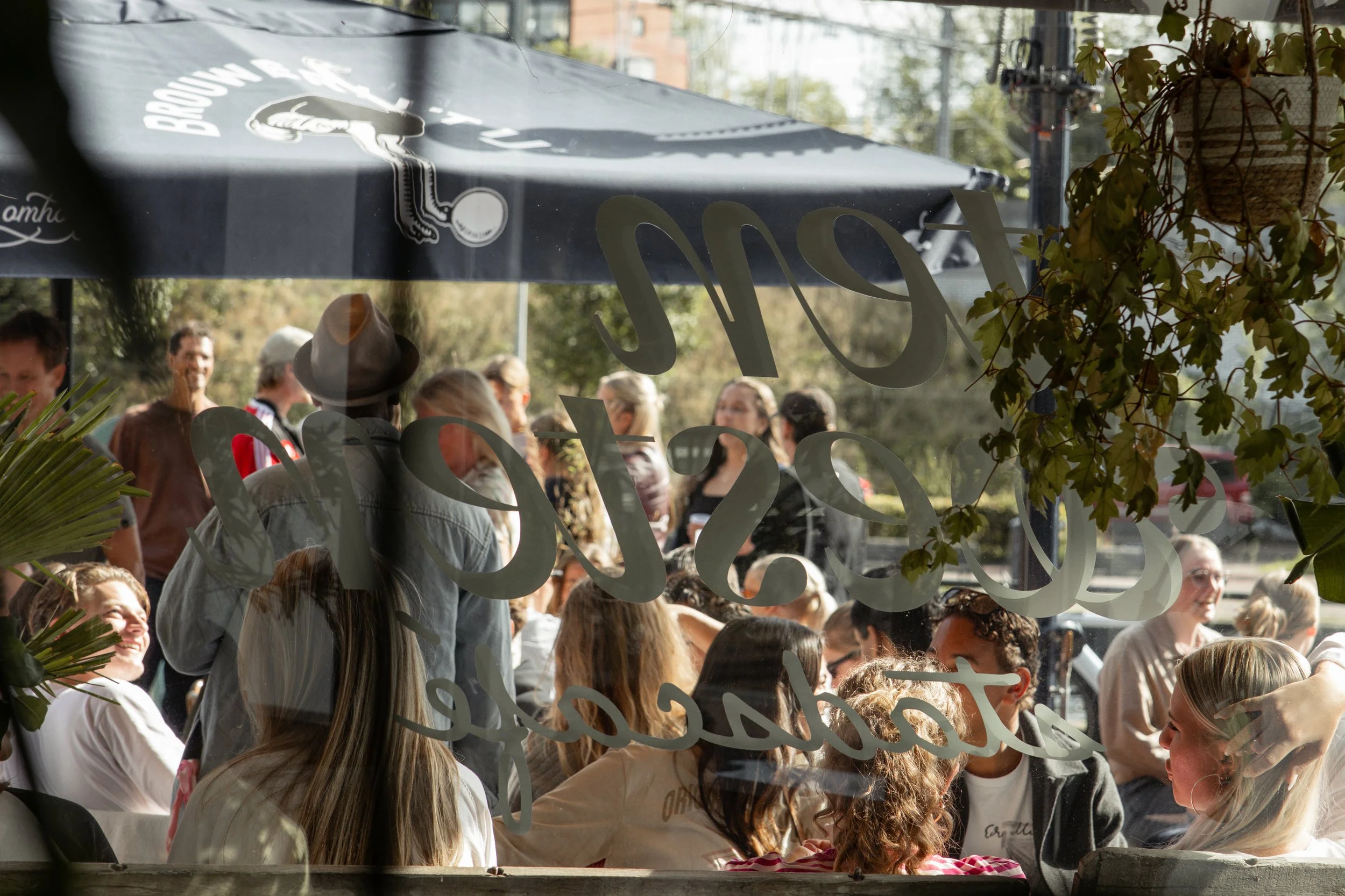Gezellig vol terras bij Ten Westen