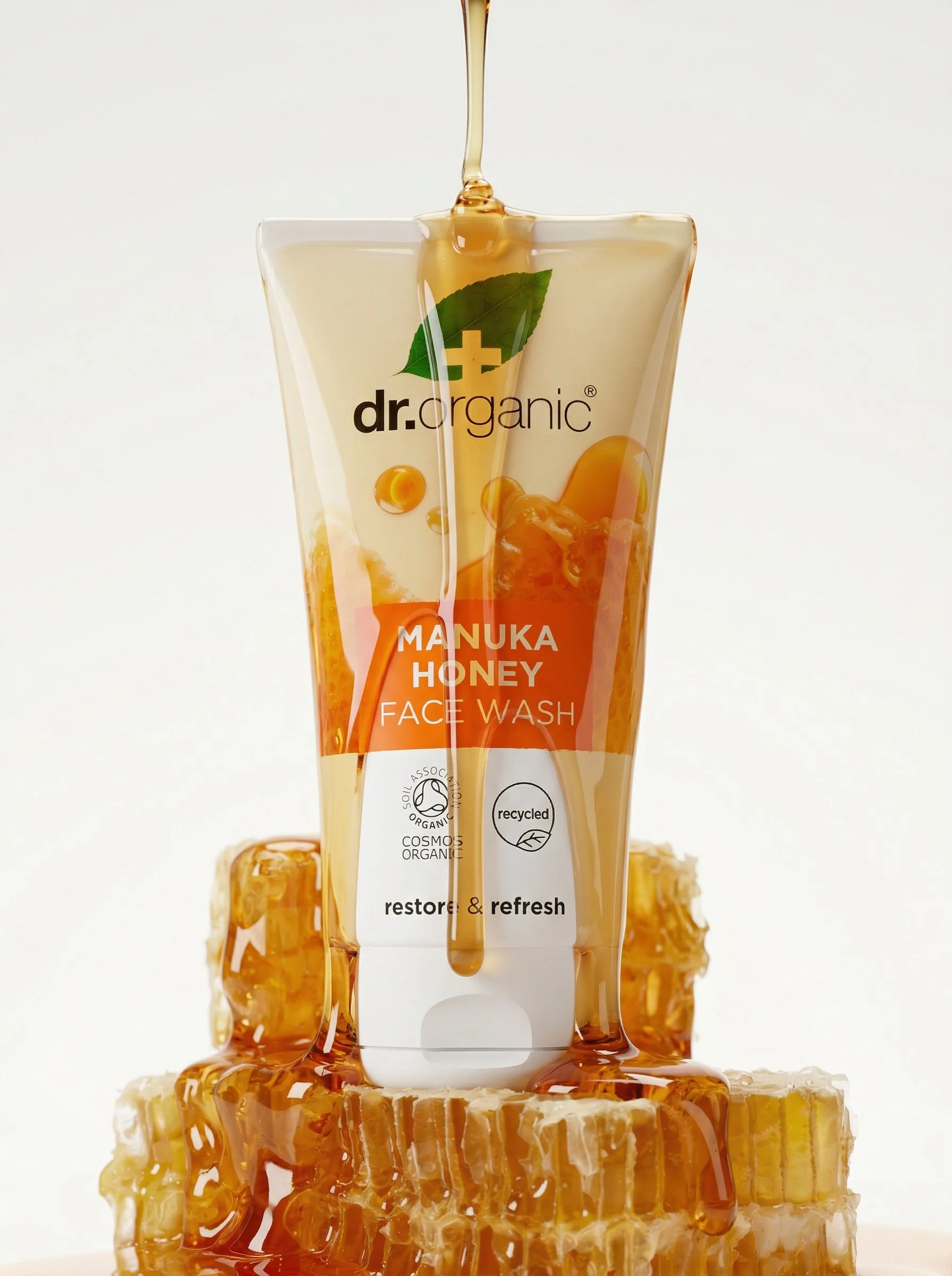 Manuka face wash lifestyle honey drizzle.jpg