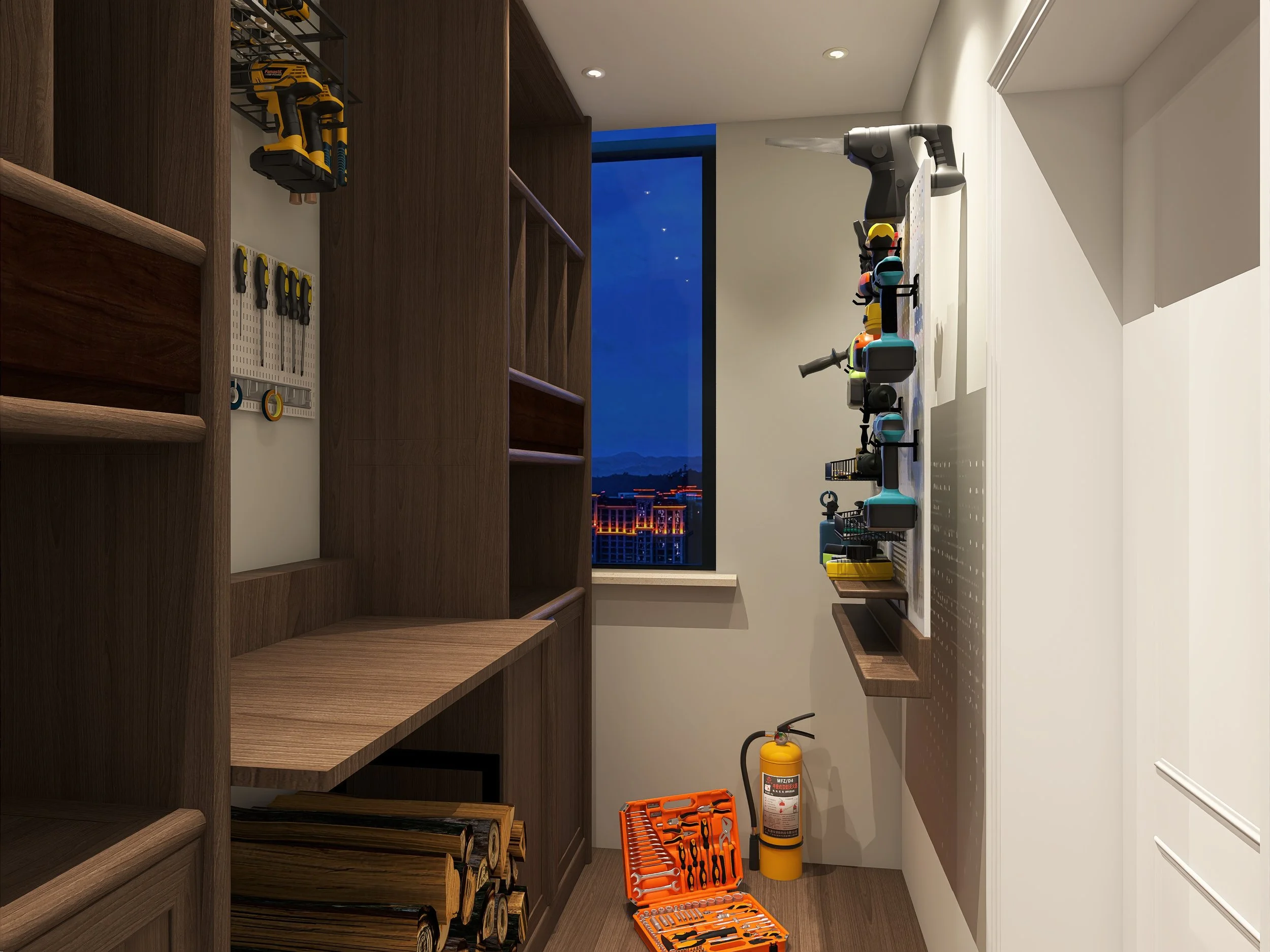 Innenraum eines Holzschranks mit Werkzeugen, einer Feuerwehrspritze, einem Feuerlöscher, einem Werkzeugkoffer, und einer Steckdose an der Wand, mit einem Stadtblick bei Nacht durch ein Fenster.