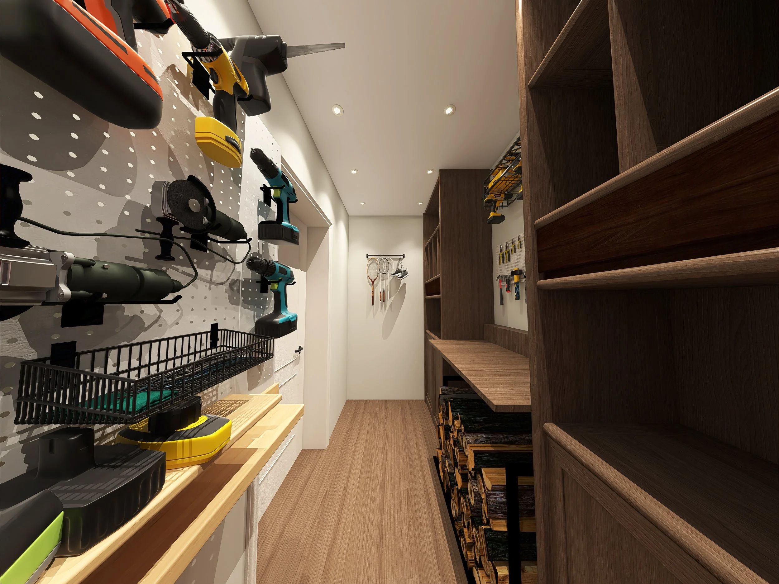 Werkzeug und Werkzeugeleisen an einer Werkstattwand, inklusive Bohrmaschinen, Handwerkzeug und Zubehör, mit Holzregalen im Hintergrund.