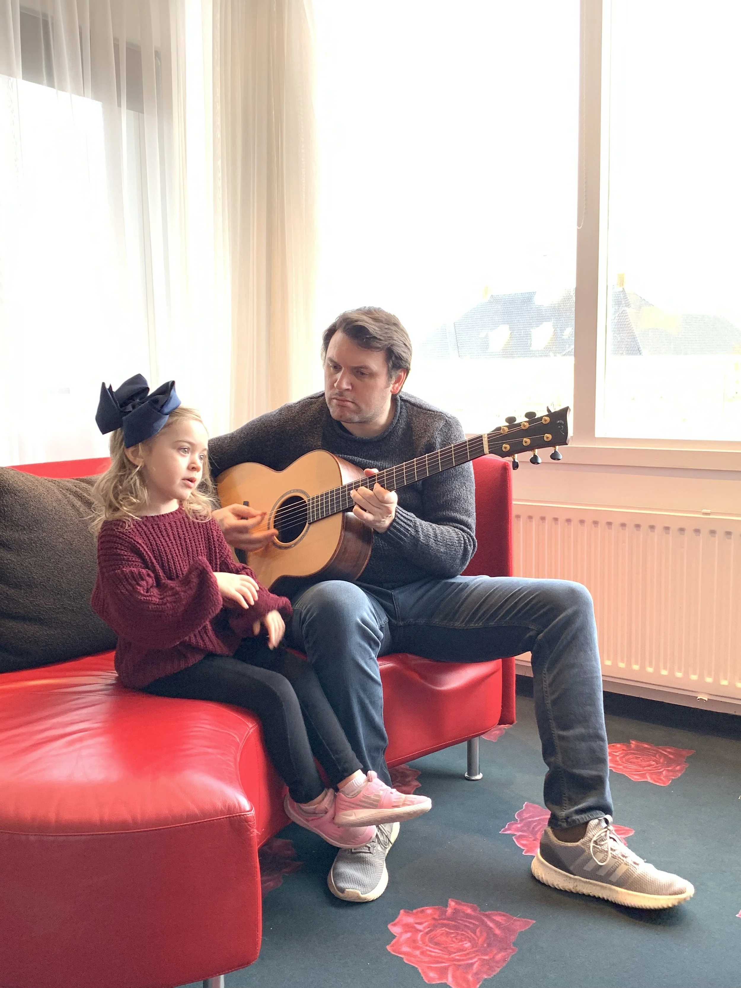 David Norcross playing a McIlroy guitar in the Netherlands, purchased at The Fellowship of Acoustics.