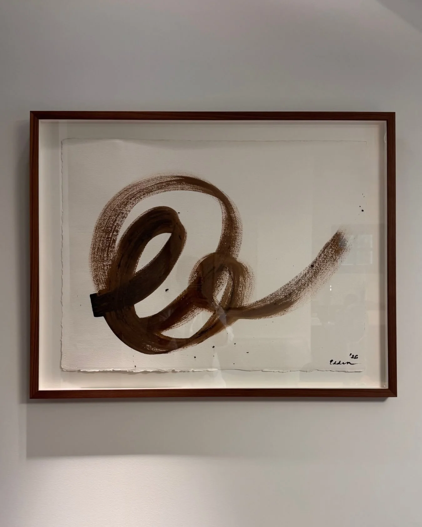 A single gesture.
A moment of movement, captured in stillness.

Earthy tones, raw expression and the beauty of imperfection &mdash; created intuitively, without trying to control every line.

Where movement becomes stillness.

#MiyabiElements #Origin