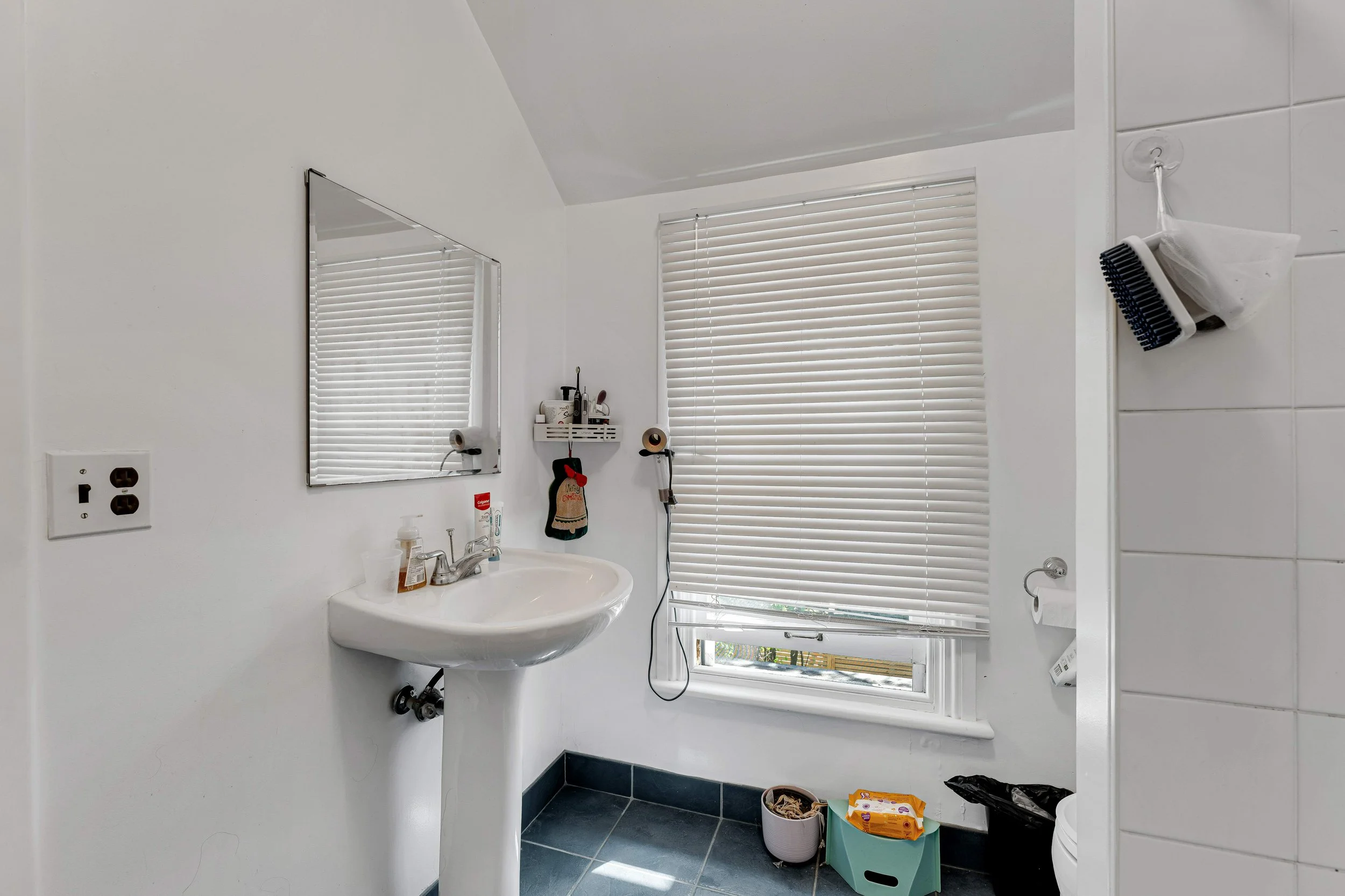 bathroom apartment 2