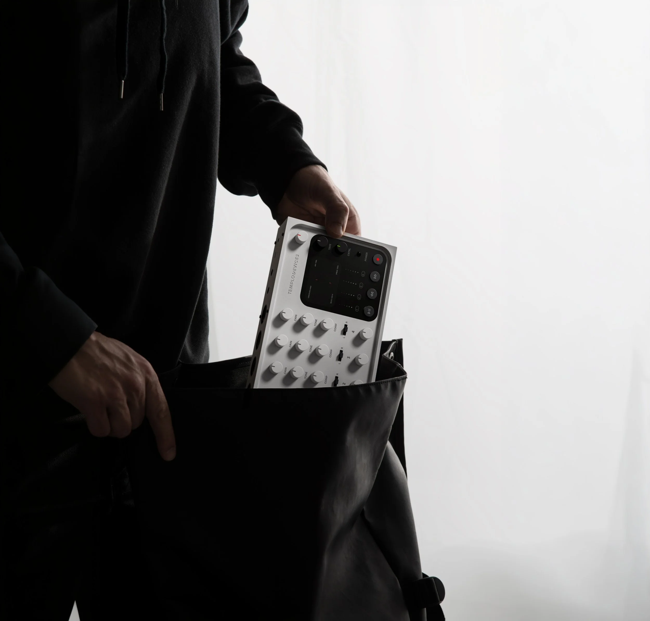Templo_Pulling out of bag_Landscape.jpg
