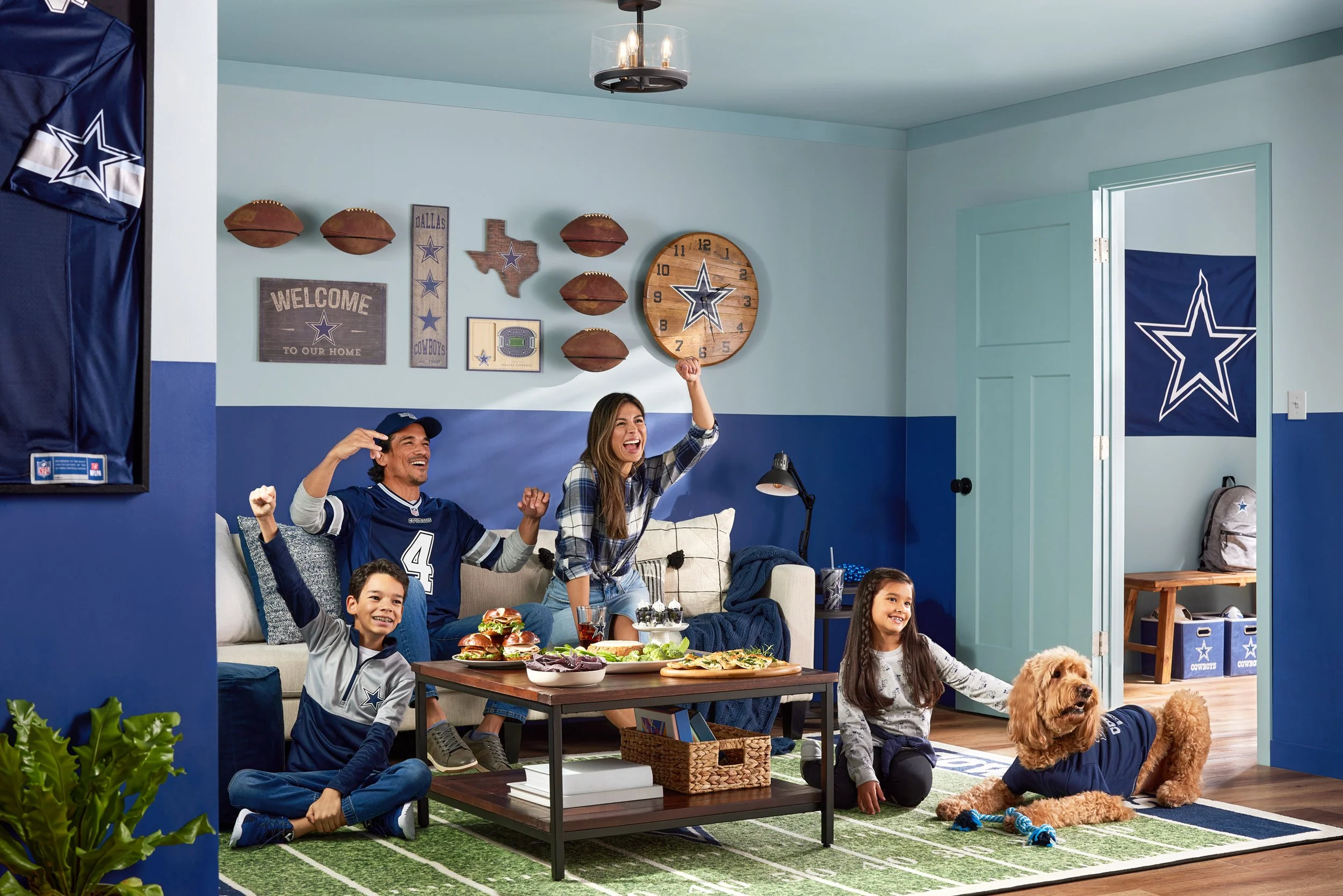 Lowes_FY24Q1_DIY_NFL_DallasCowboysRoom_0395_2 copy.jpg