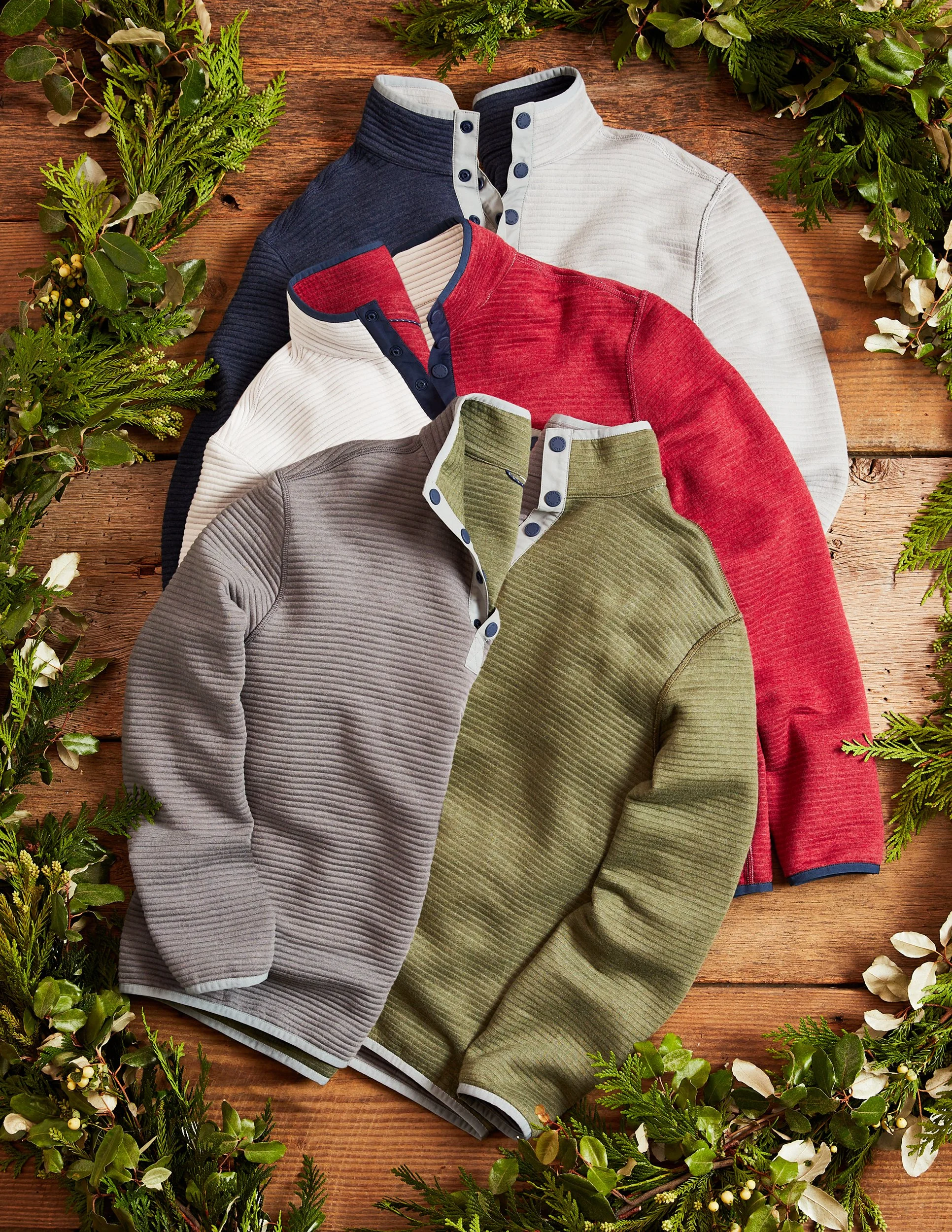Southern_Tide_2022_Holiday_LaydownRuftlan_DPRollover_18195 copy.jpg