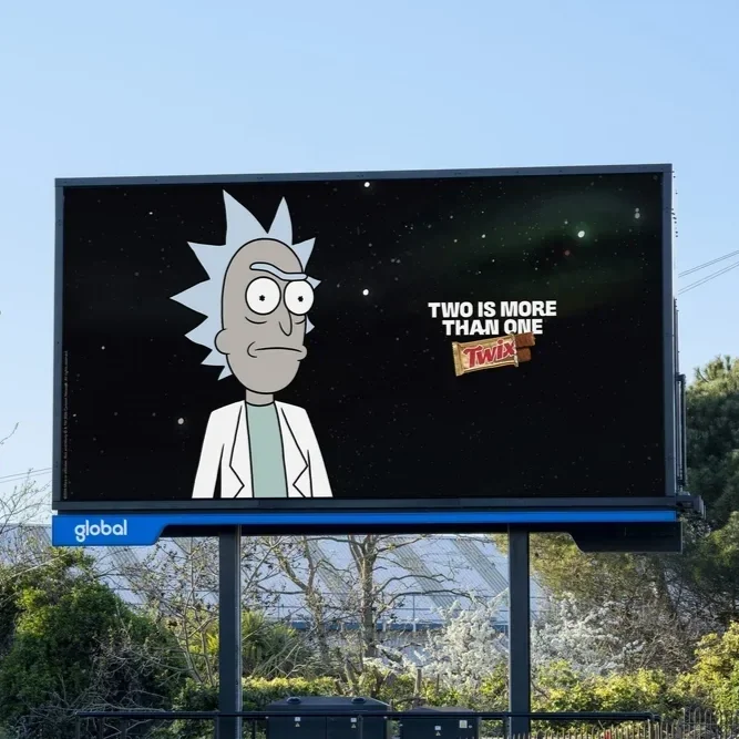TWIX LAUNCHES OOH CAMPAIGN CELEBRATING ICONIC DUOS