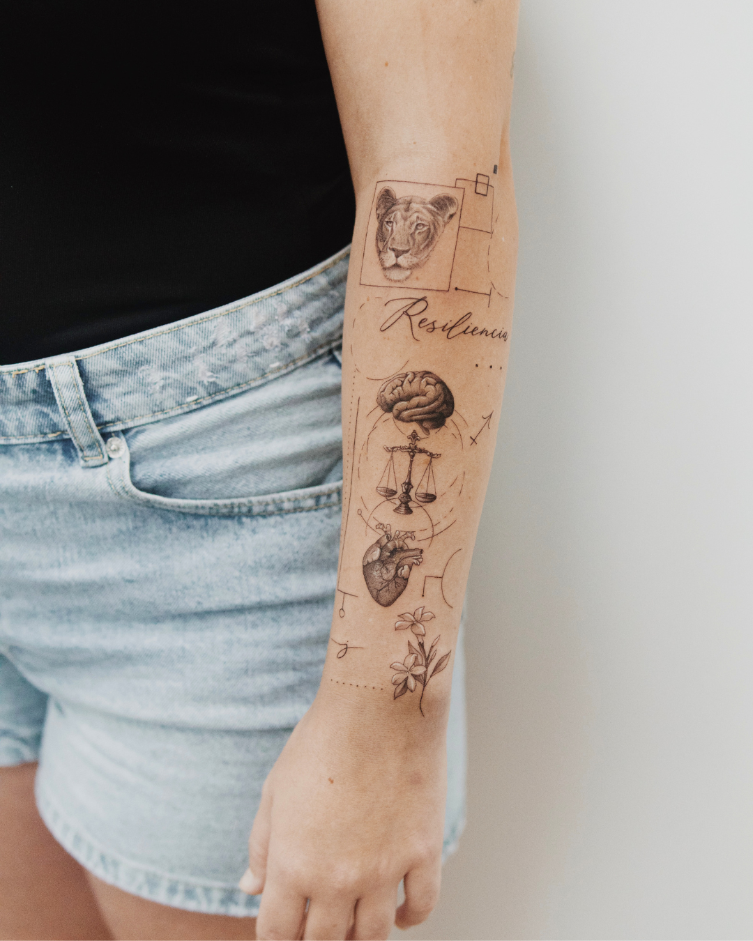 Tattoo Concept sobre la resiliencia con símbolos personales y emocionales, realizado por Manuela Medina