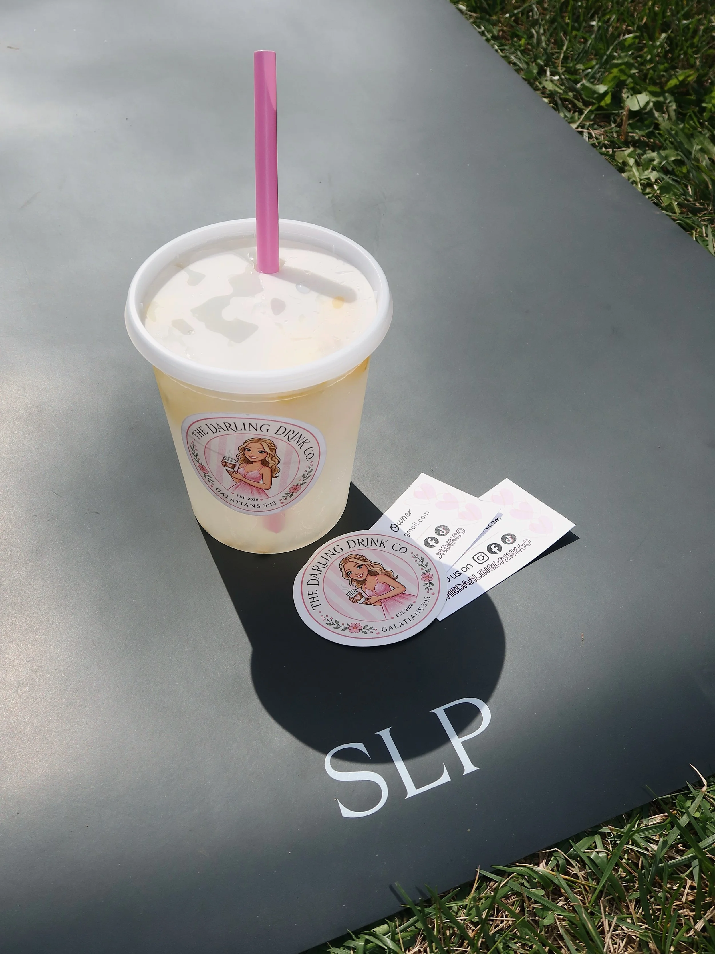 SLP mat class x @thedarlingdrinkco pop up was SO much fun!! 🤍🍓

Thank you guys for joining me on this beautiful, sunny morning &mdash; I loved getting to move with you all!

And a HUGE thank you to @thedarlingdrinkco for popping up with us and maki