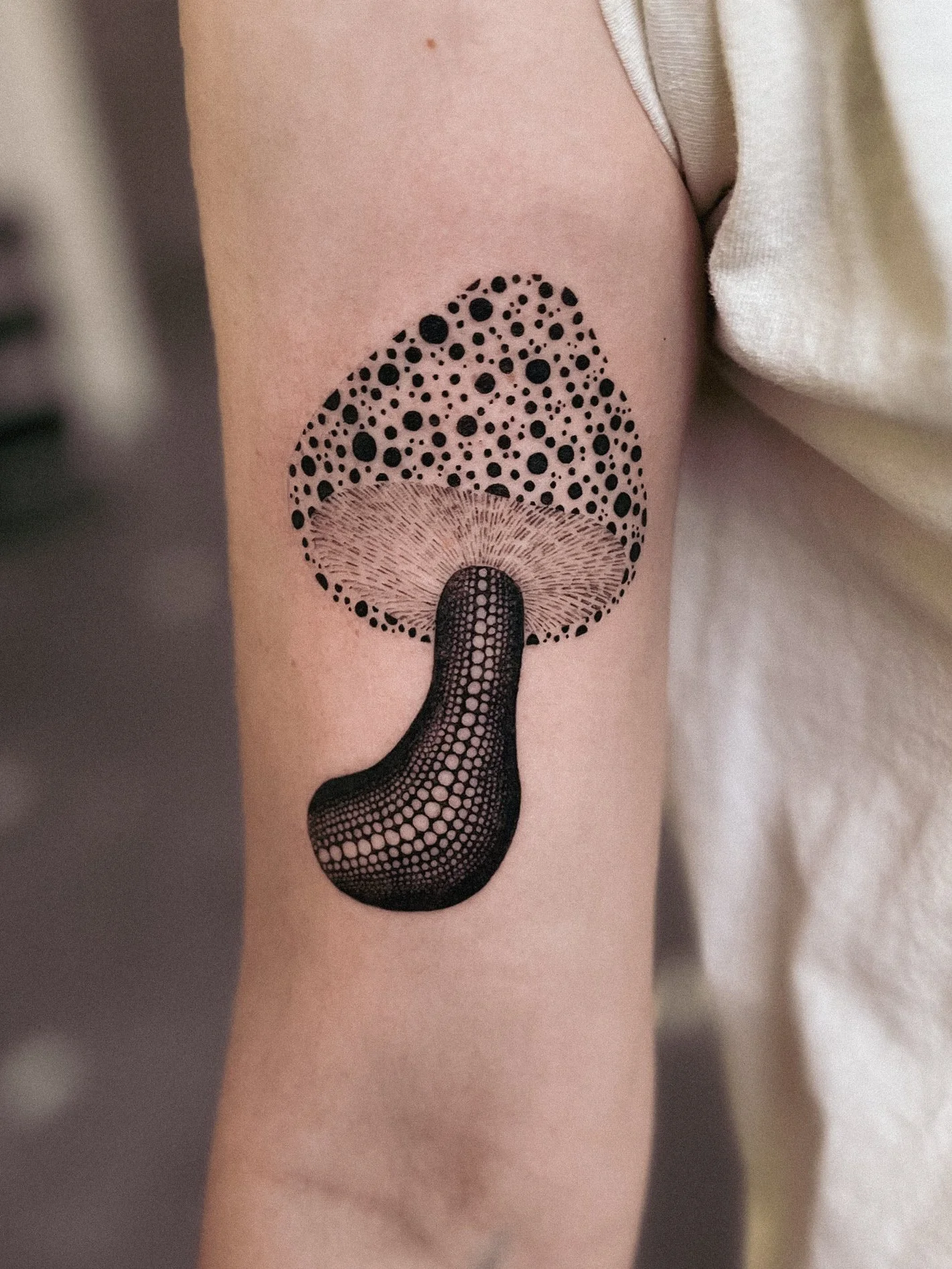 yayoi kusama mushroom tattoo